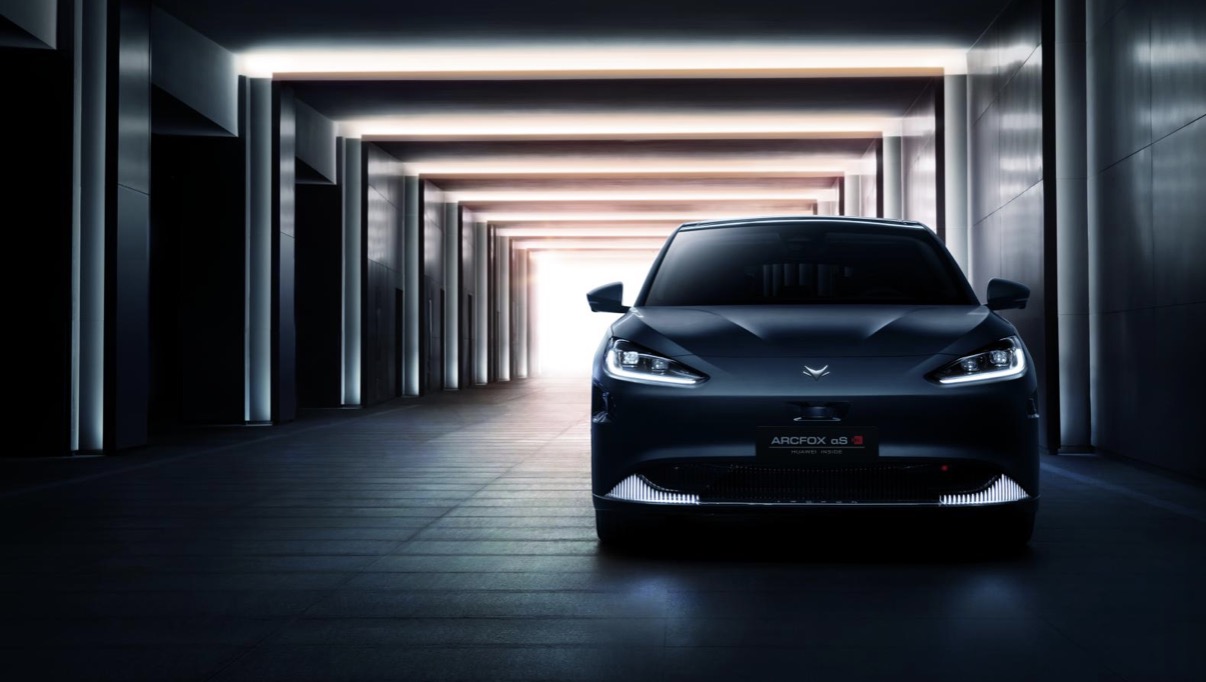 阿尔法S 华为HI版订单数破千，极狐加速破圈突围