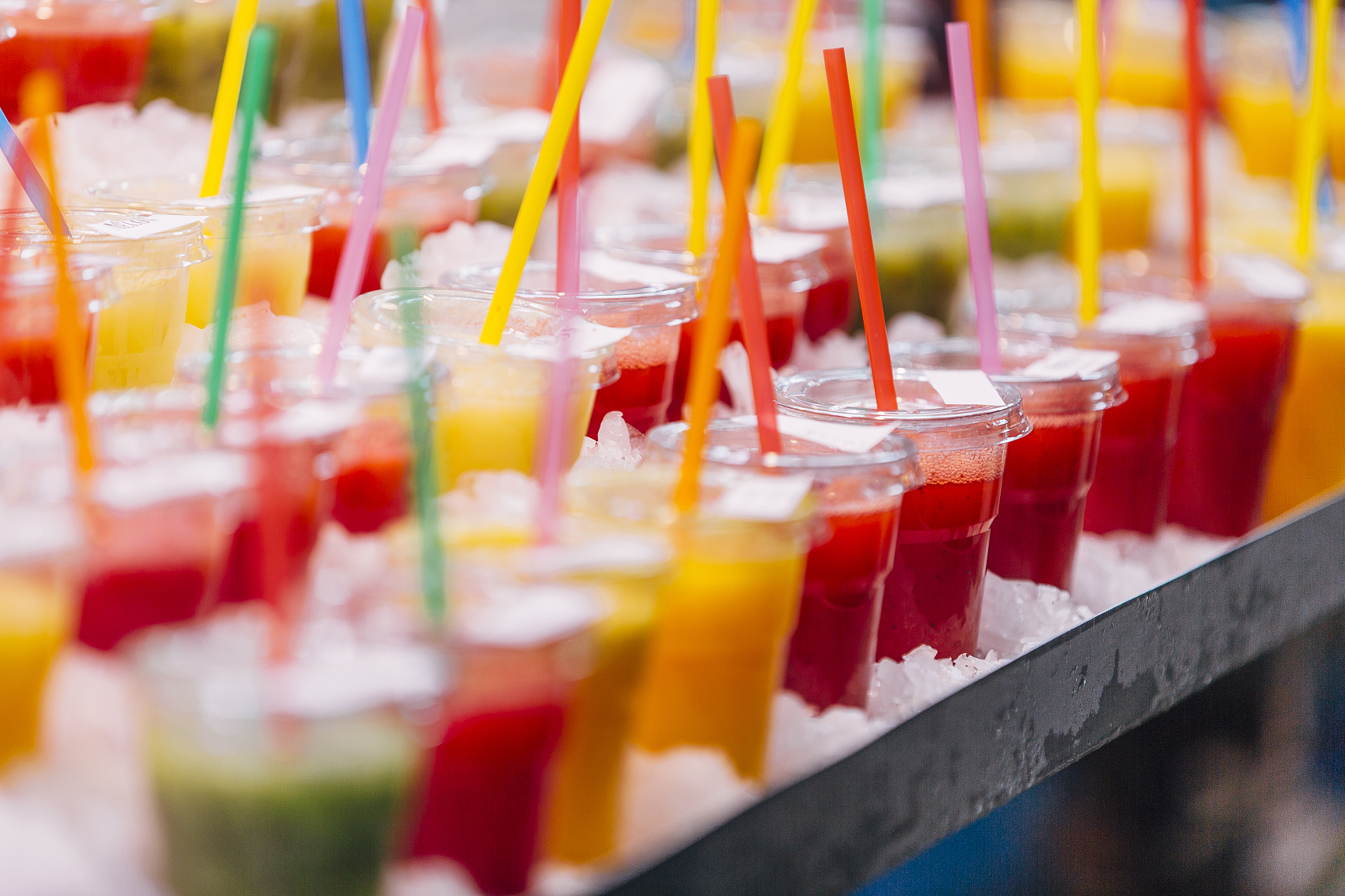 马伊琍之后，郑恺也被卷入，明星代言成奶茶“割韭菜”利器？