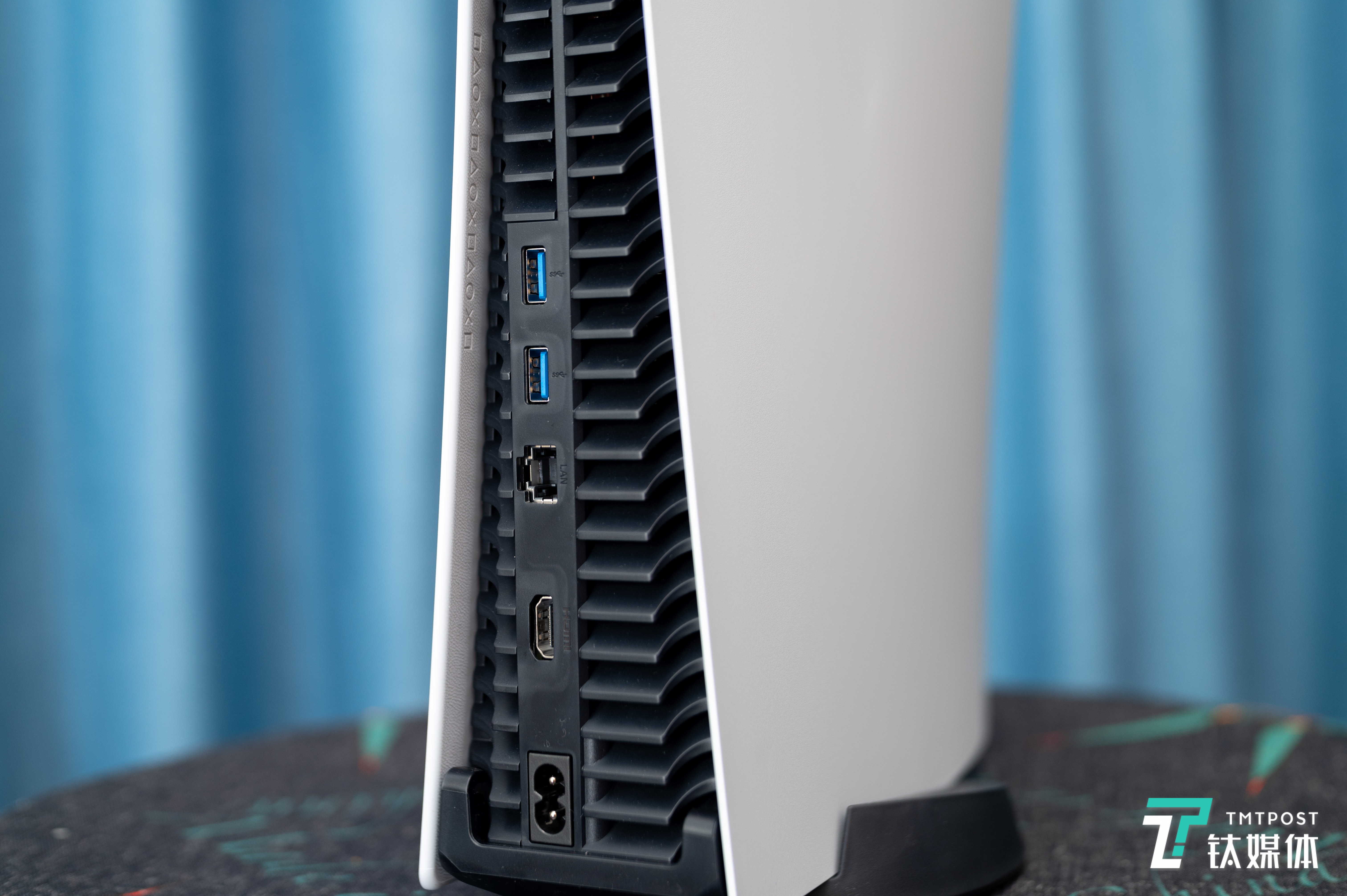 机身的USB3.2接口