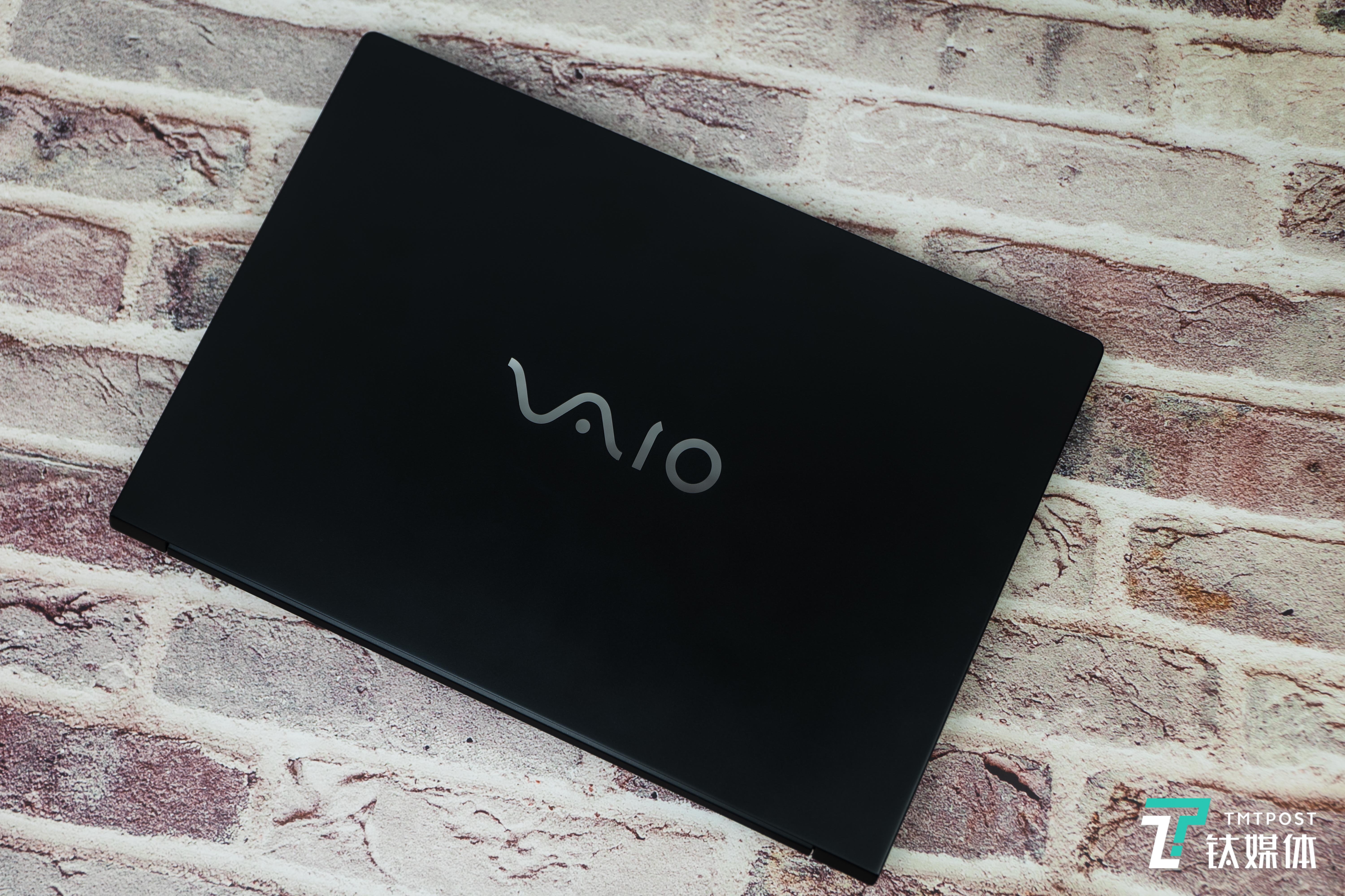 产品正面-VAIO Logo