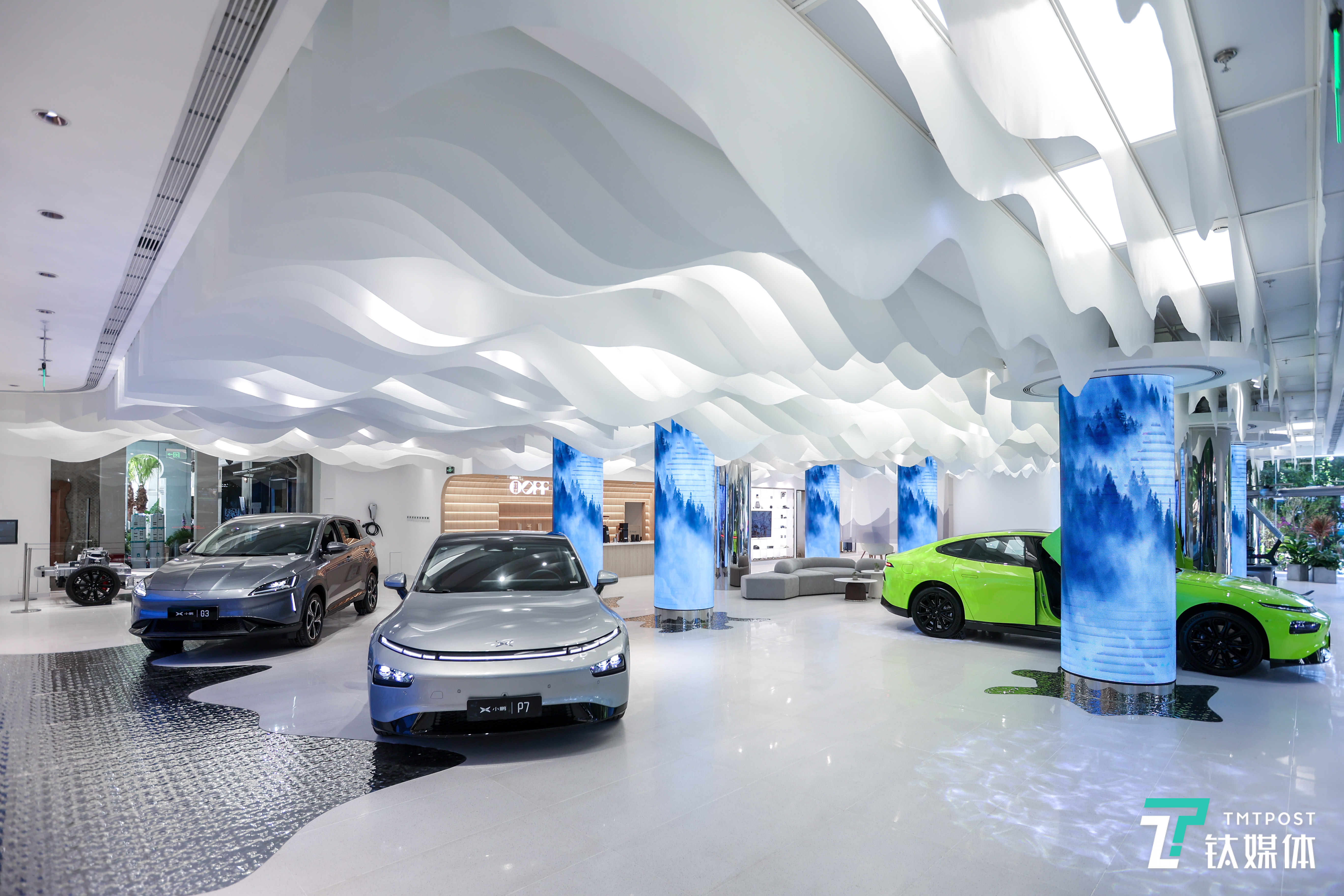 小鹏汽车全国首个旗舰体验中心投入运营