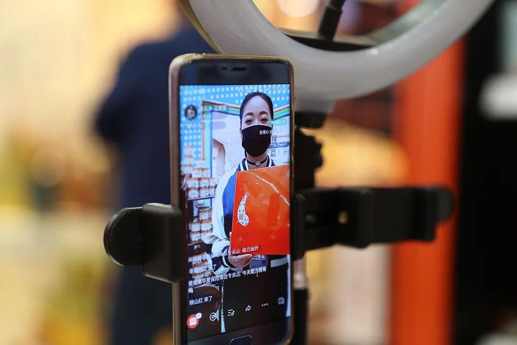 我们在这家工厂，找到了“土味”逆袭的源头