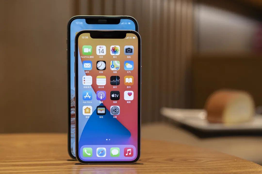 iPhone 12 mini停产，“理想主义”破产