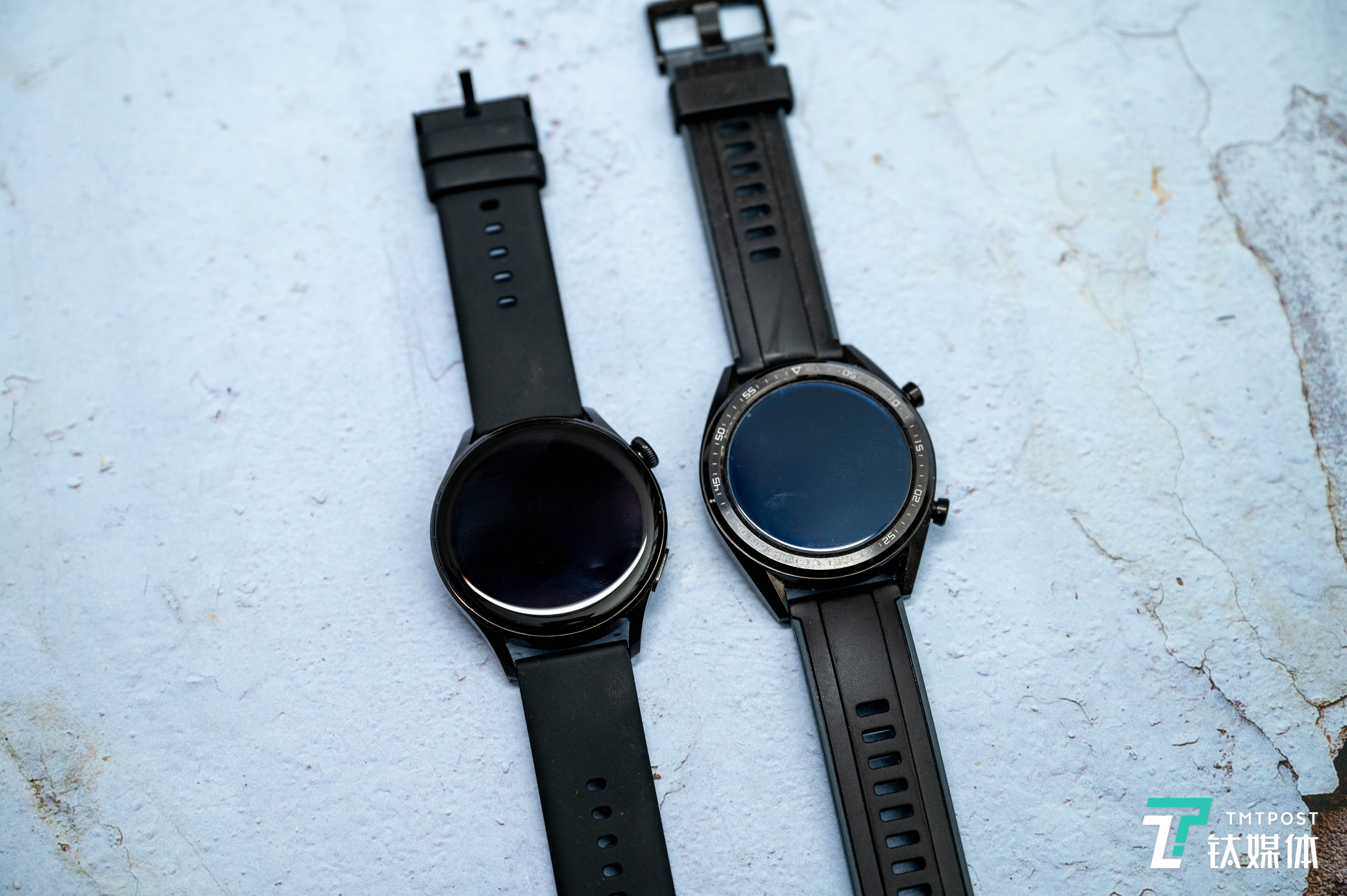左华为WATCH 3 右为华为WATCH GT
