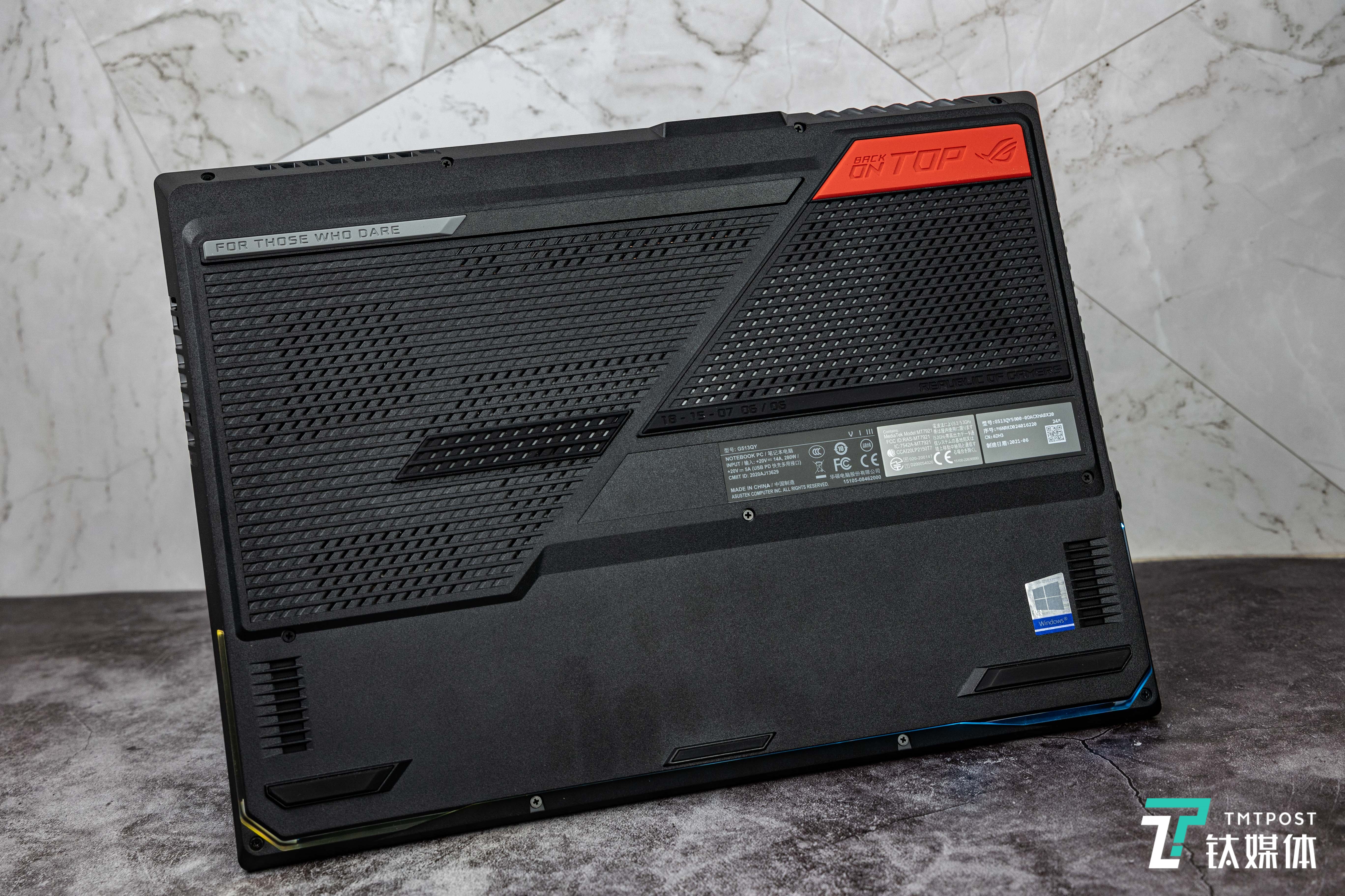 魔霸5R-底面进风口