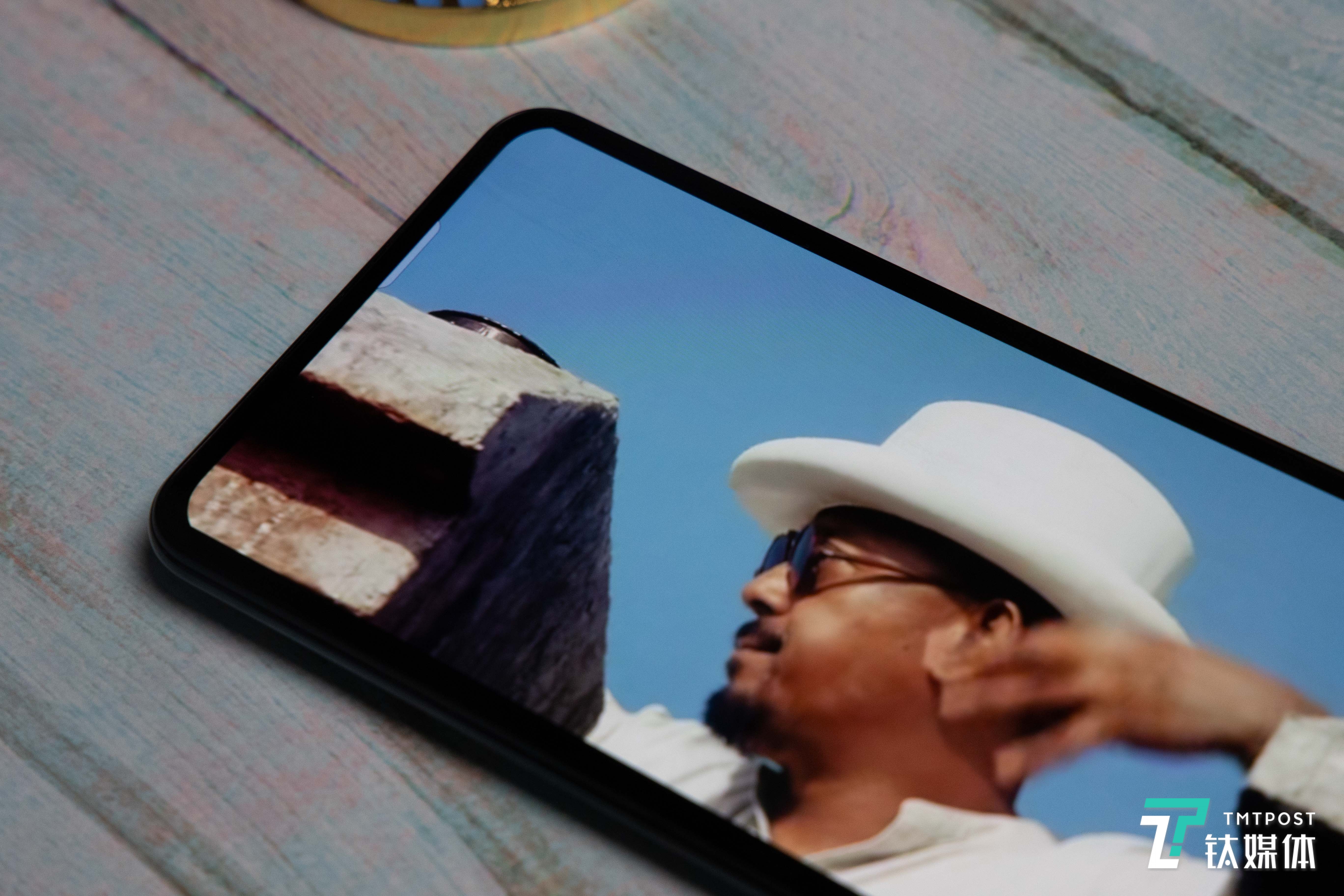 Axon30 5G-播放视频