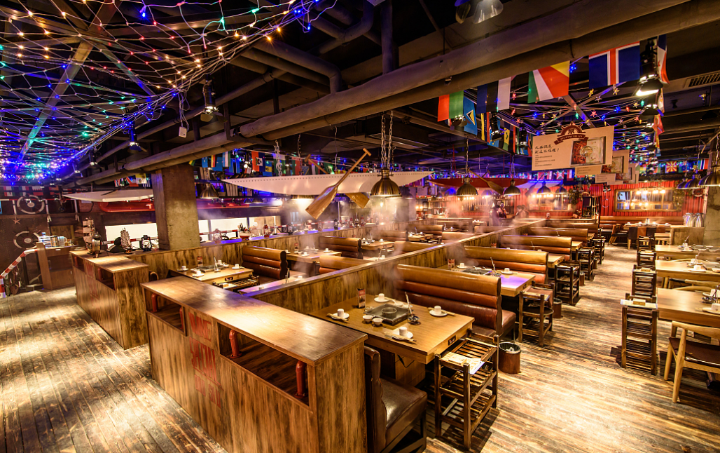 费用高6倍、利润低于平均值，谁从明星店赚到钱了？