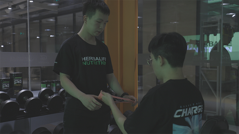 我是电竞理疗师，让选手安心打比赛是我的使命丨新职业研究所