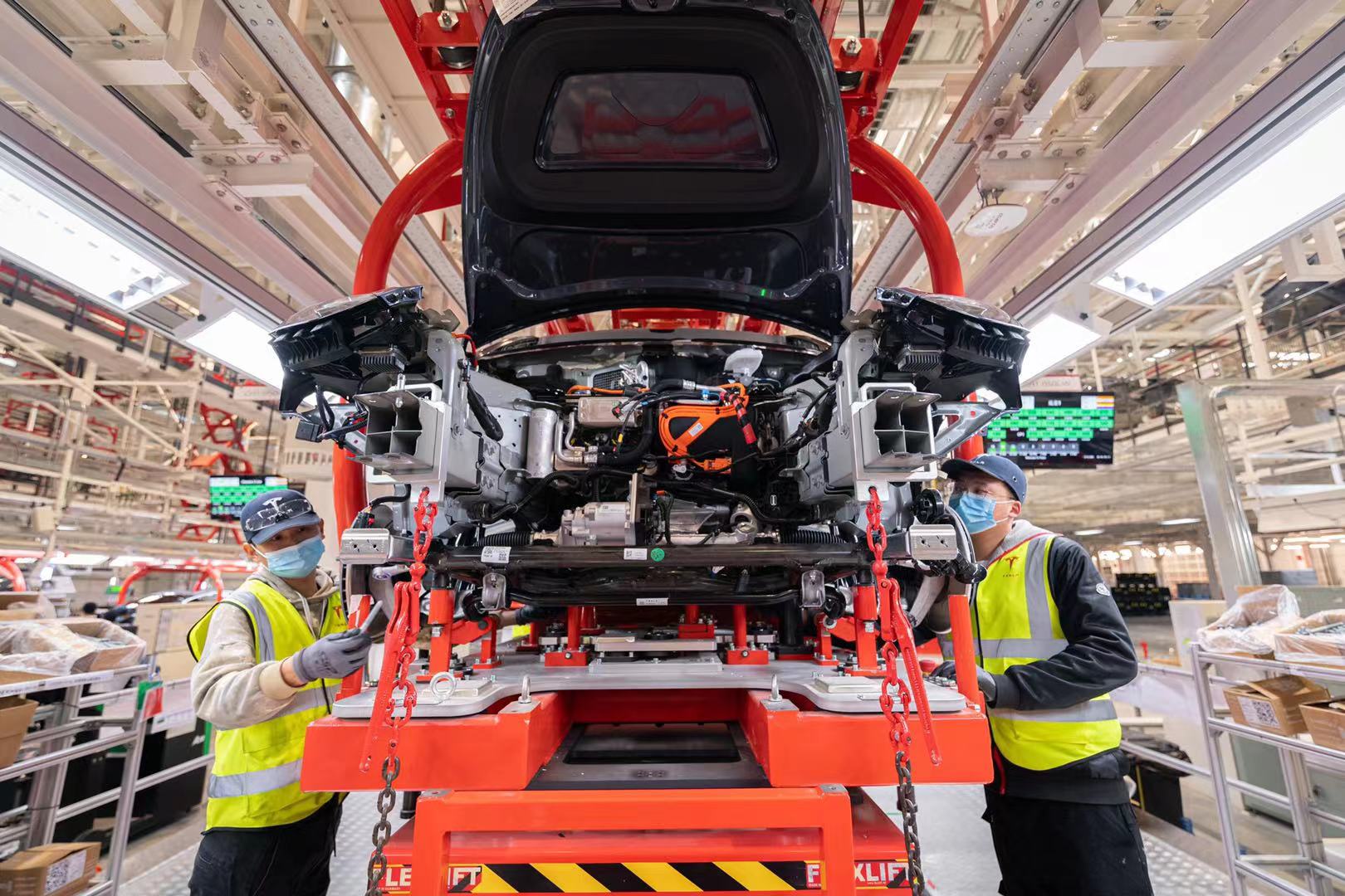 特斯拉单季度净利润首超10亿美元，碳积分贡献近1/3