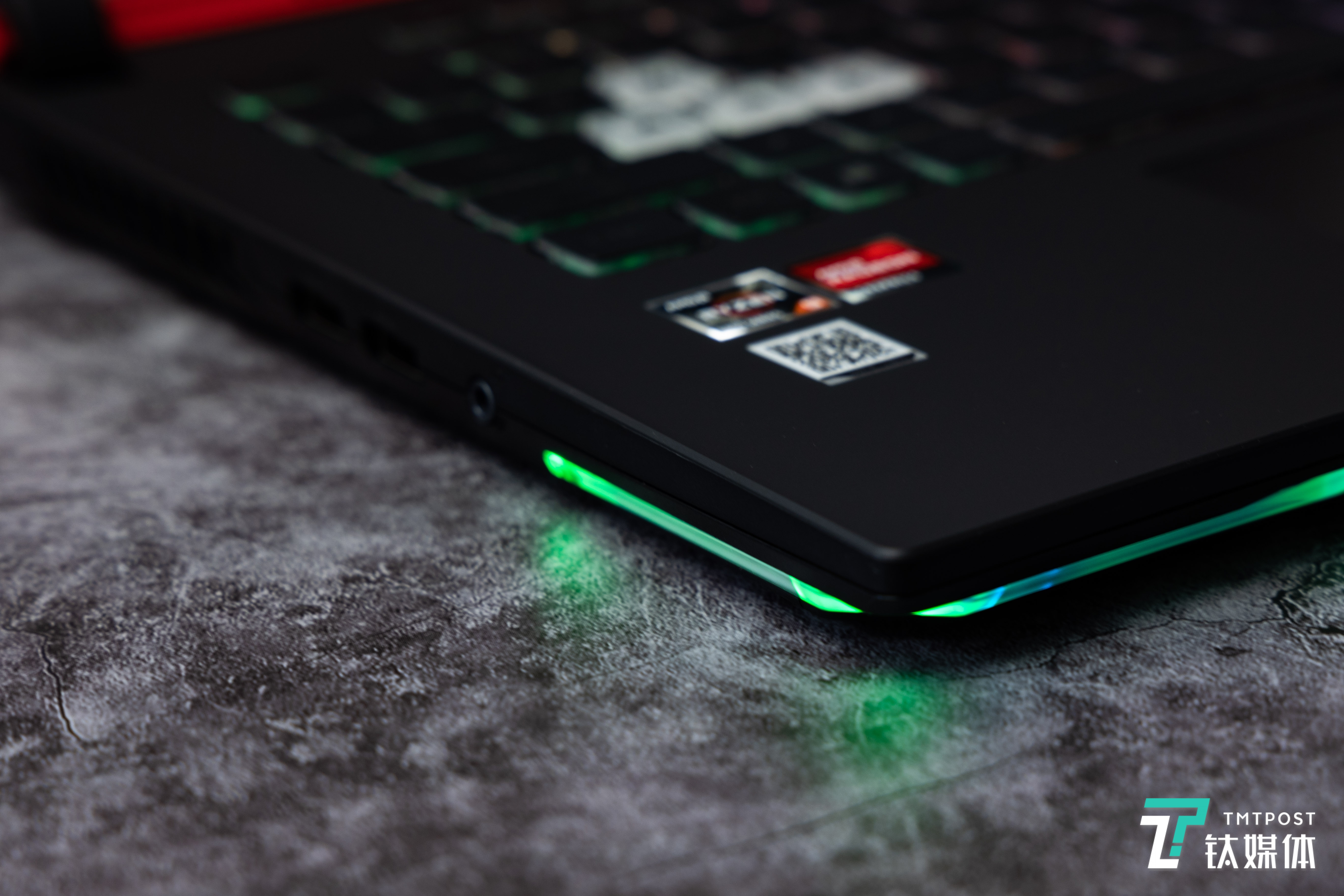 魔霸5R-底部灯条