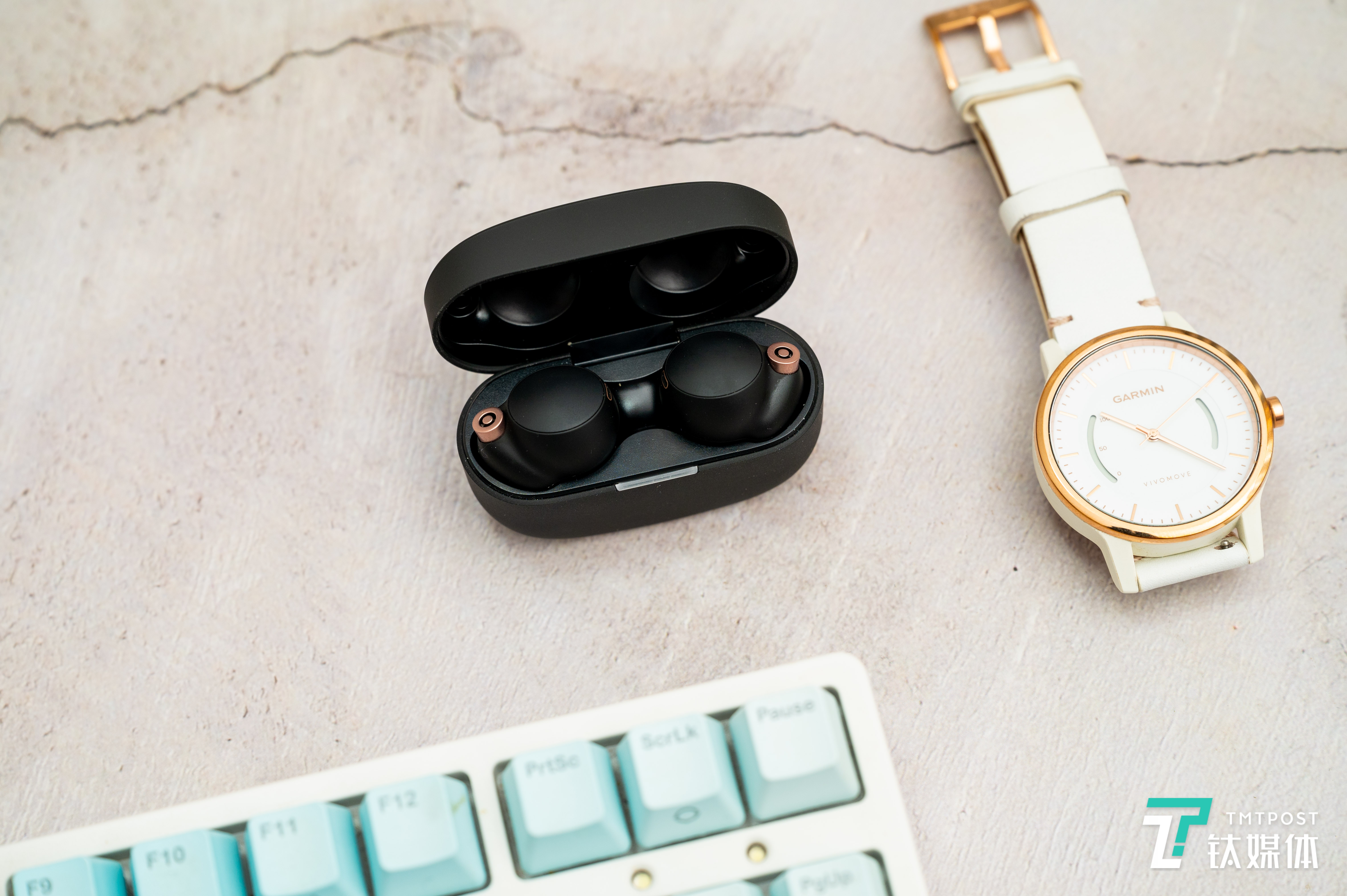 索尼WF-1000XM4主机