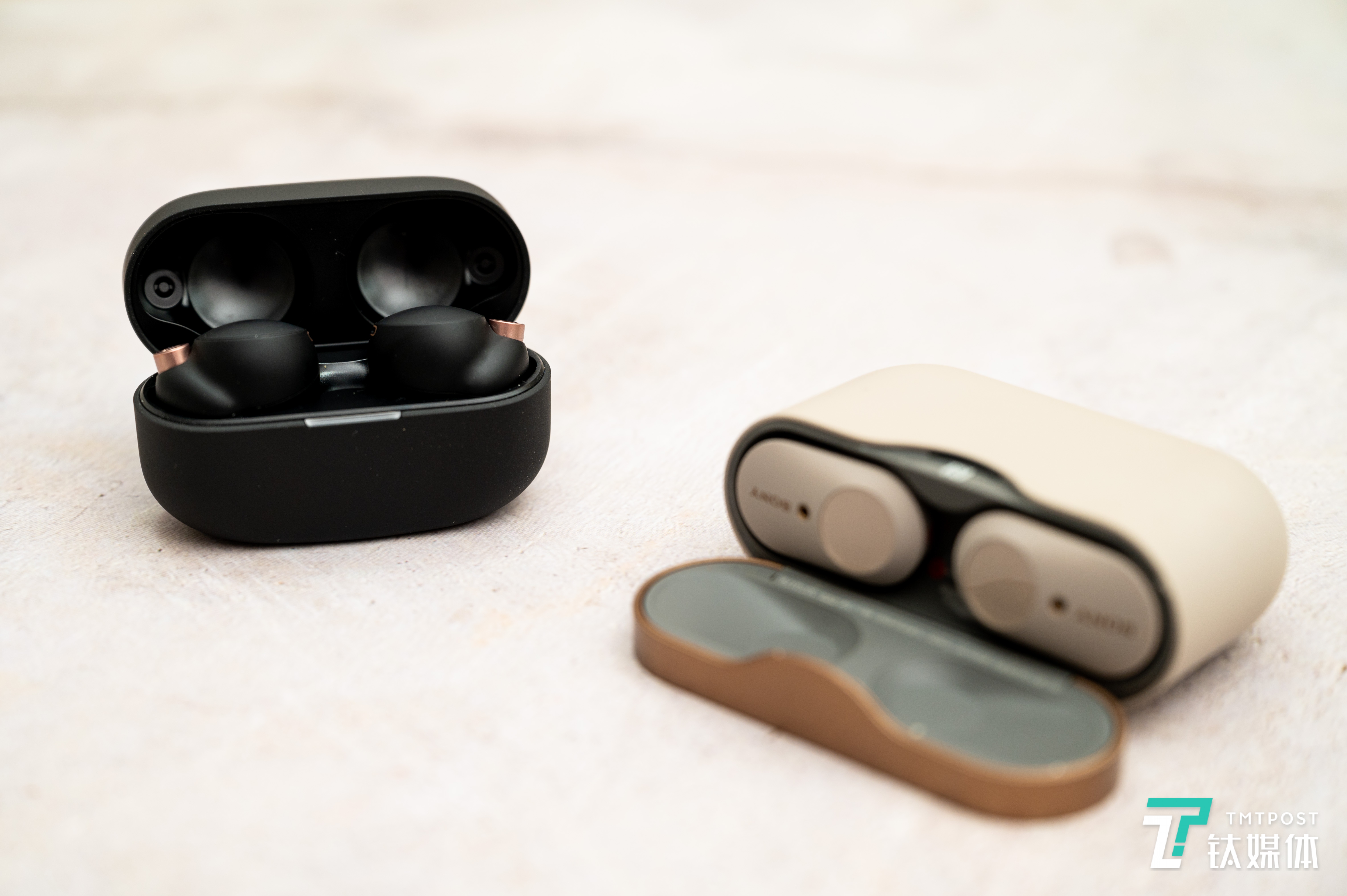 左侧为4代，右侧为3代