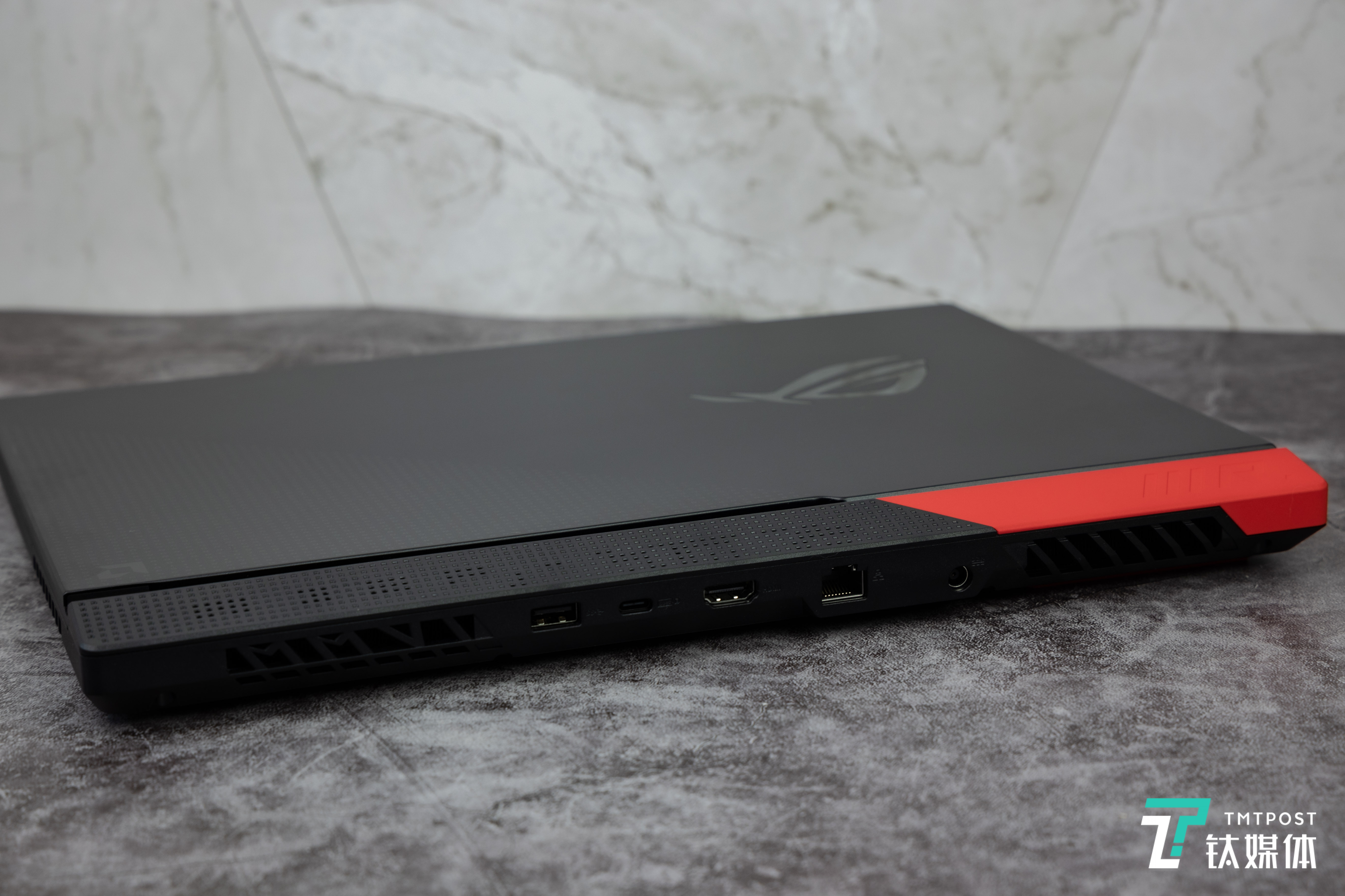 魔霸5R-顶部接口