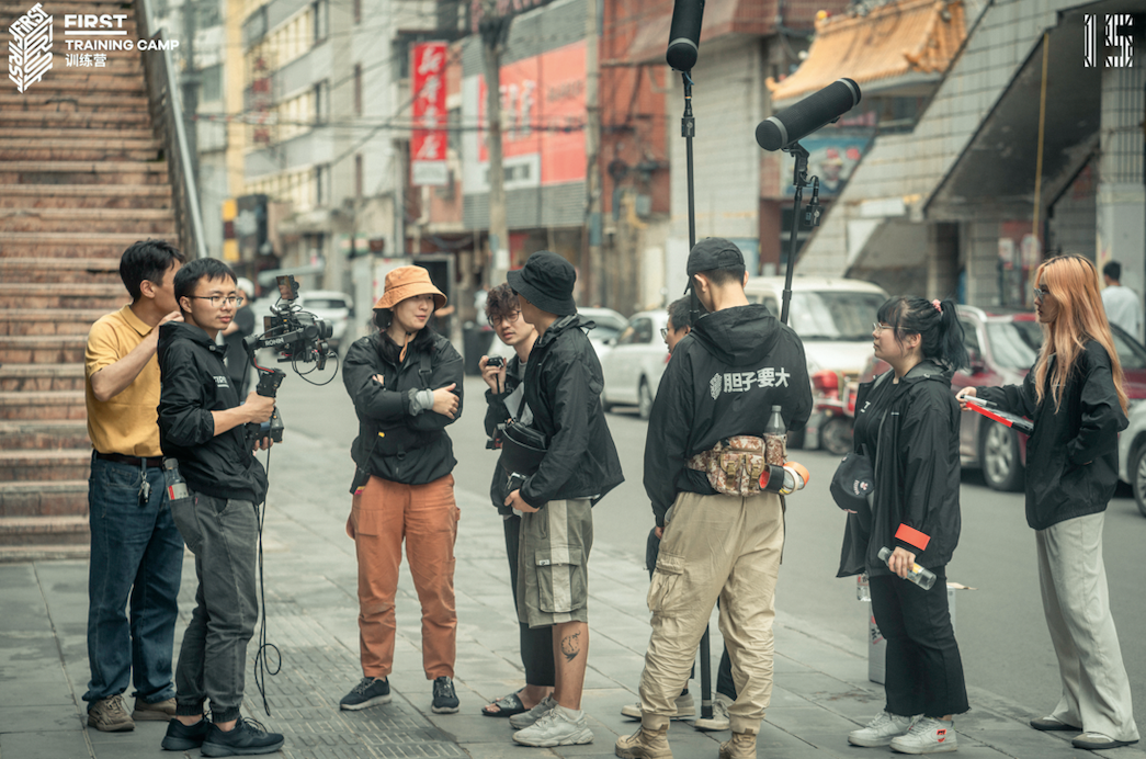 不竞赛,不选秀,只要勇敢地拍电影