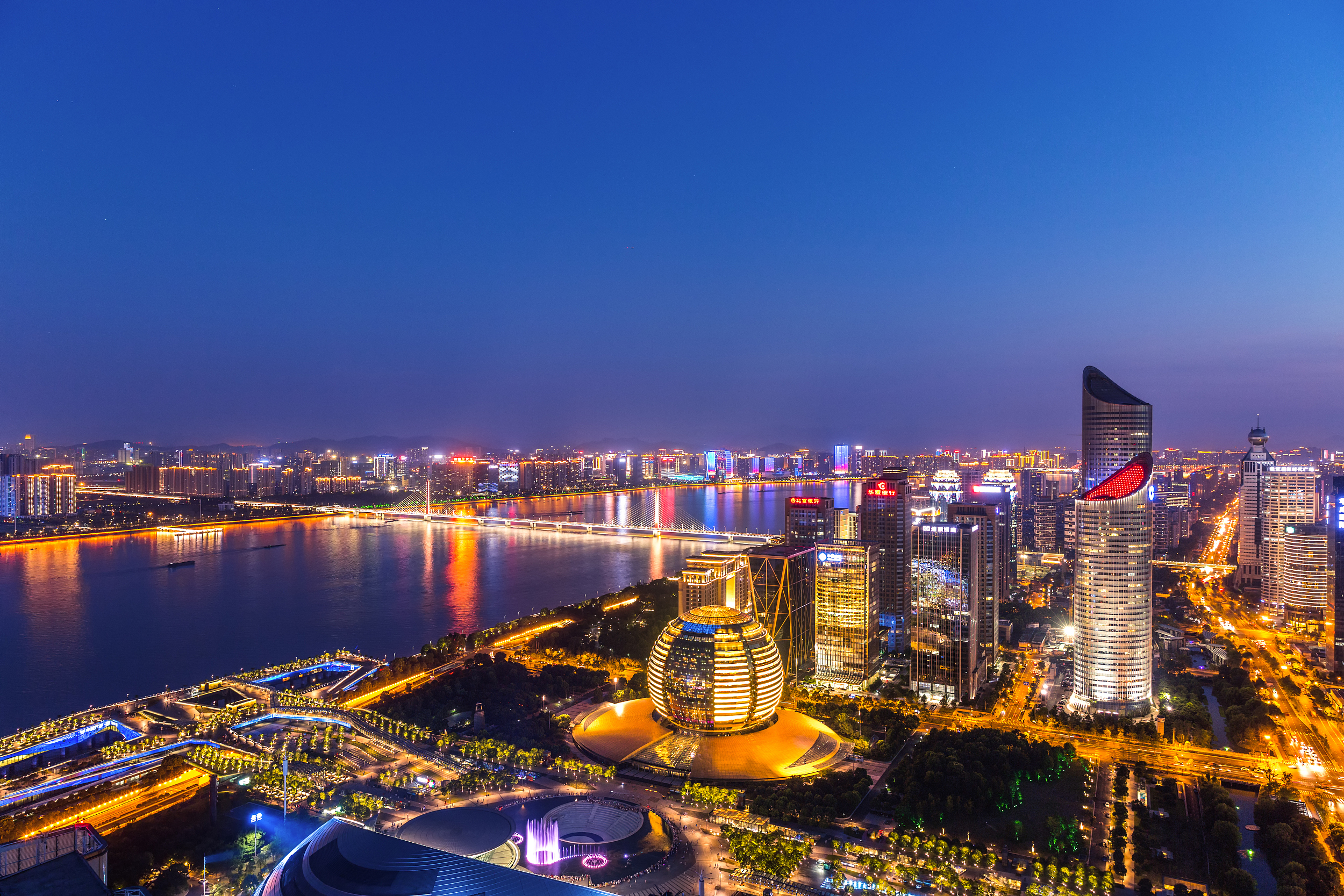 杭州，城市生长60年