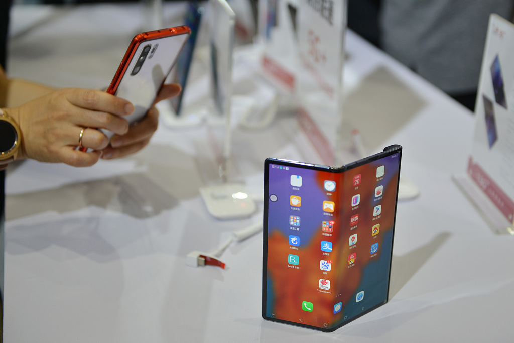 三年过去了，可折叠手机为啥还是火不起来？