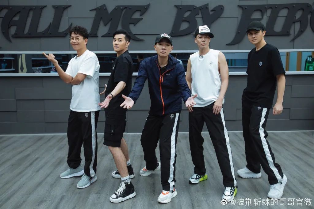 陈小春张智霖“大湾区五人组”出圈，港星组团开启综艺花路？