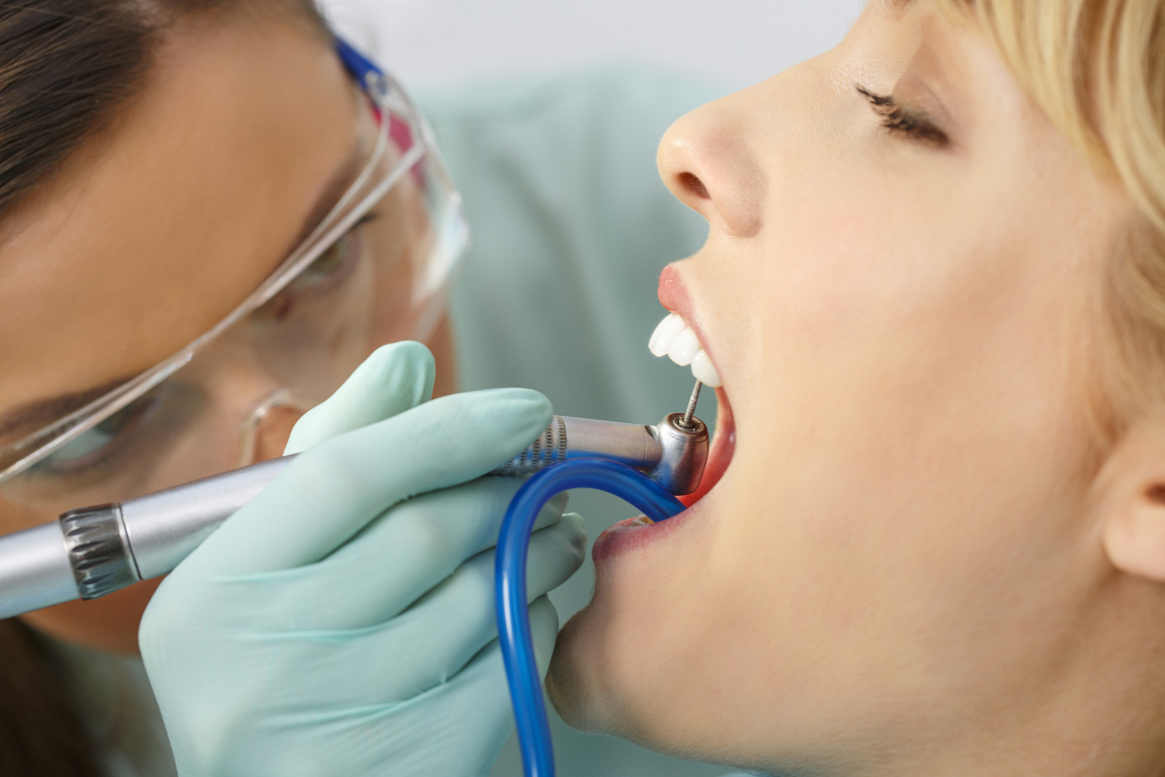 因为90后“怕死又爱美”，口腔赛道的这12个创始人拿到了40亿融资