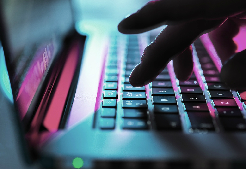 数据女工：坍塌时刻，梦醒时分