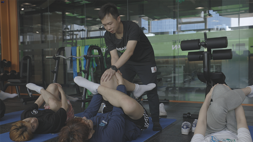 Criss带选手进行拉伸