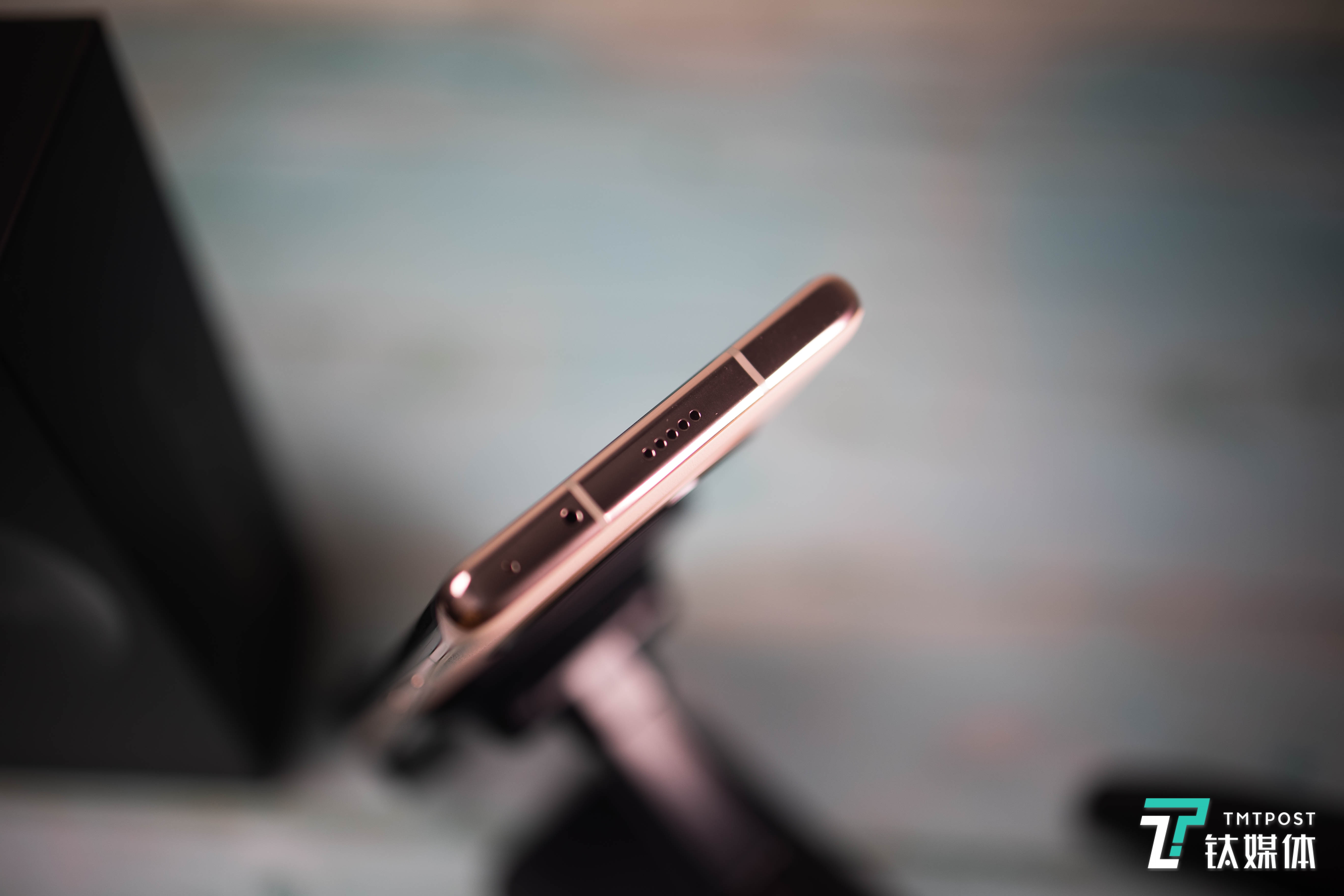 荣耀Magic3 Pro-立体扬声器