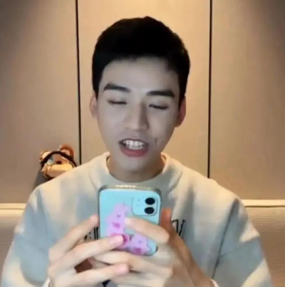 “人间百灵鸟”，唱歌难听成了加分项？