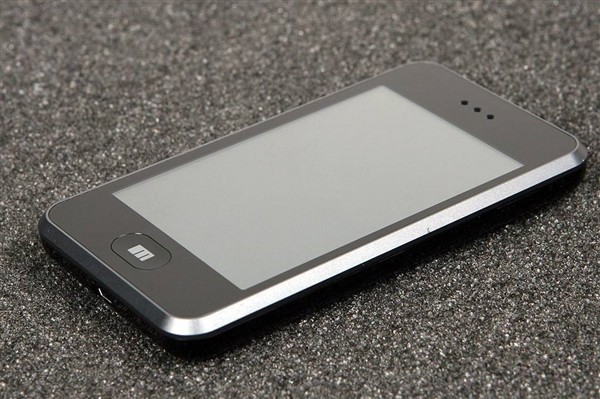 (第一款国产智能手机:魅族m8)但是,说实话的,魅蓝的回归对于魅族来说