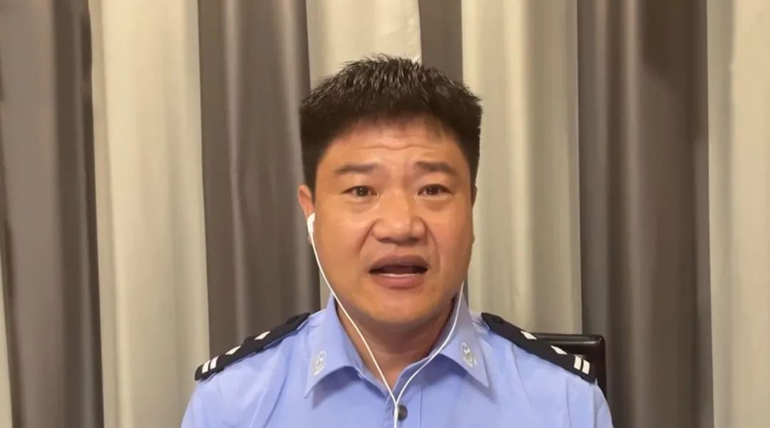 反诈警官老陈，把直播玩明白了？