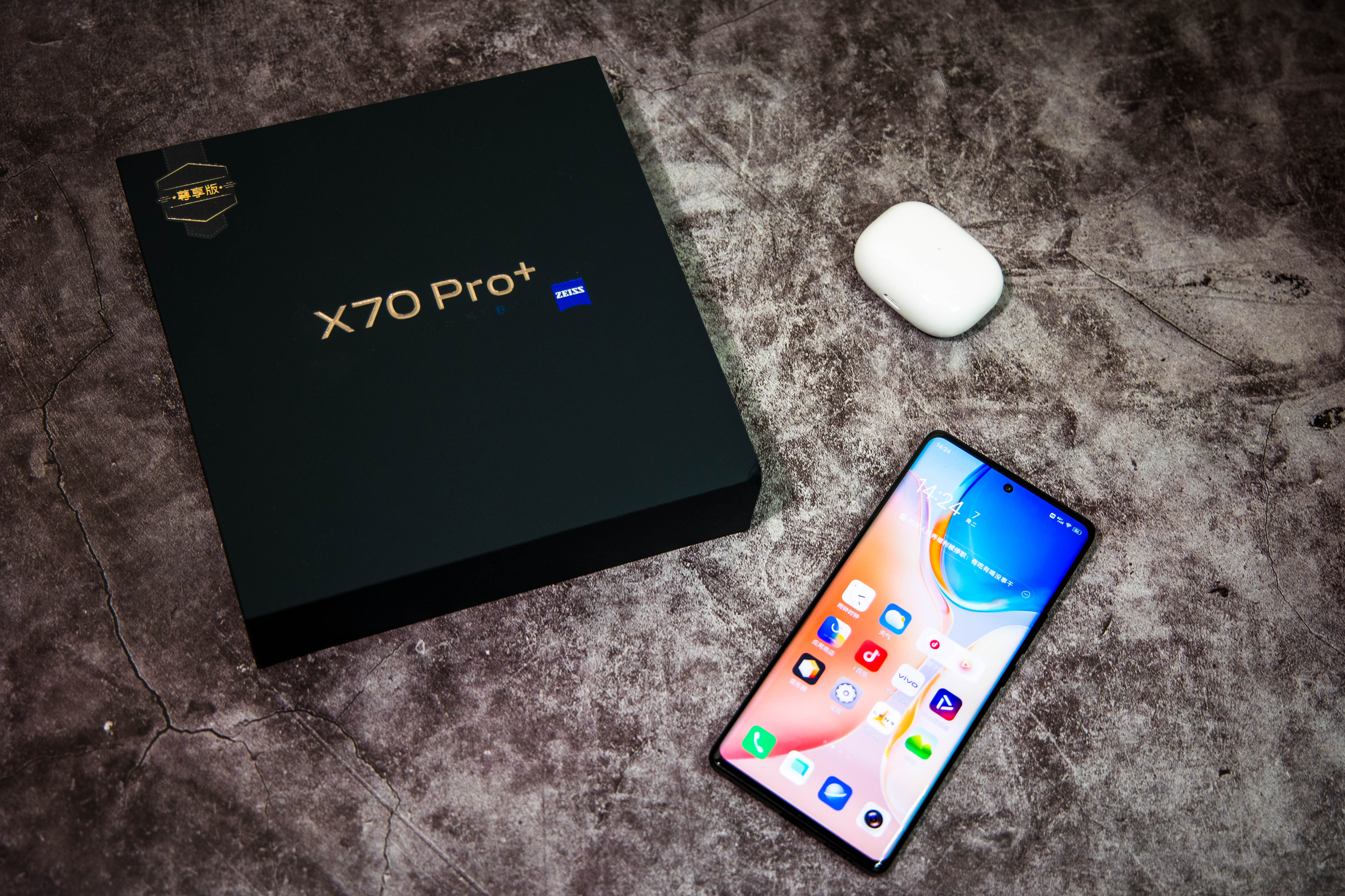 vivo X70 Pro+评测：更强的微云台防抖，更强的夜景拍摄丨钛极客