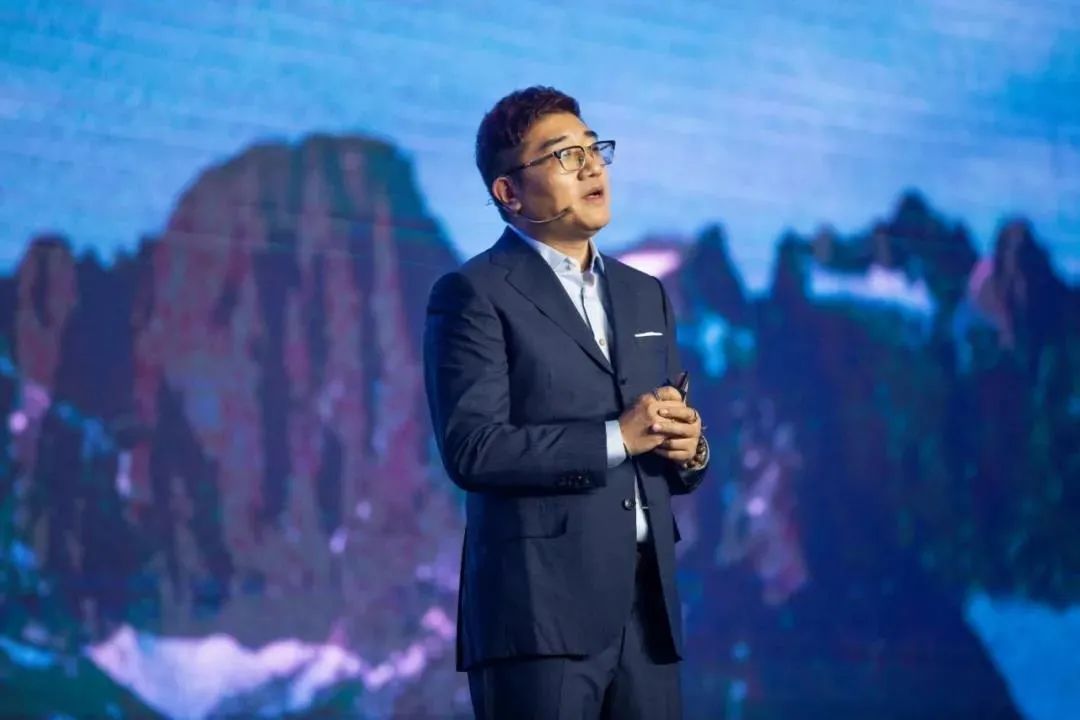 那个“从不打伞”的男人，从京东退休了