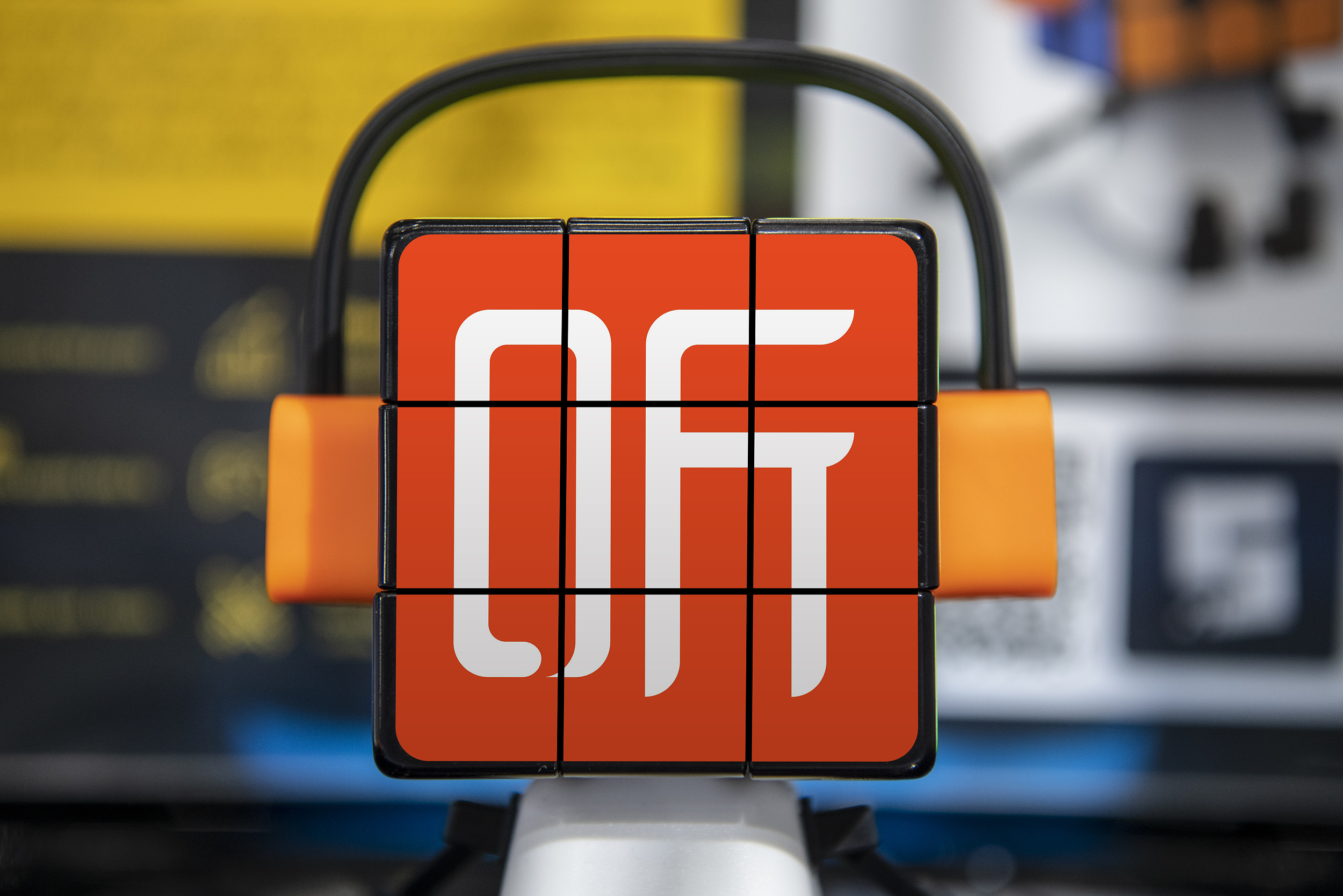 “声音经济”不赚钱？喜马拉雅2.6亿月活换回20亿亏损，流血上市实属无奈