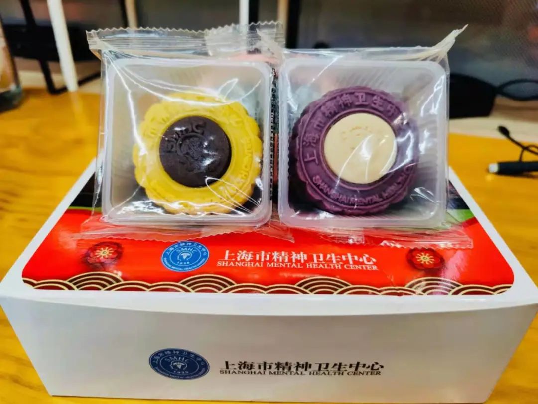 为了让年轻人吃月饼，品牌快会说学逗唱了