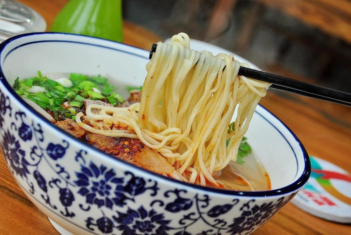 当兰州拉面站上风口浪尖