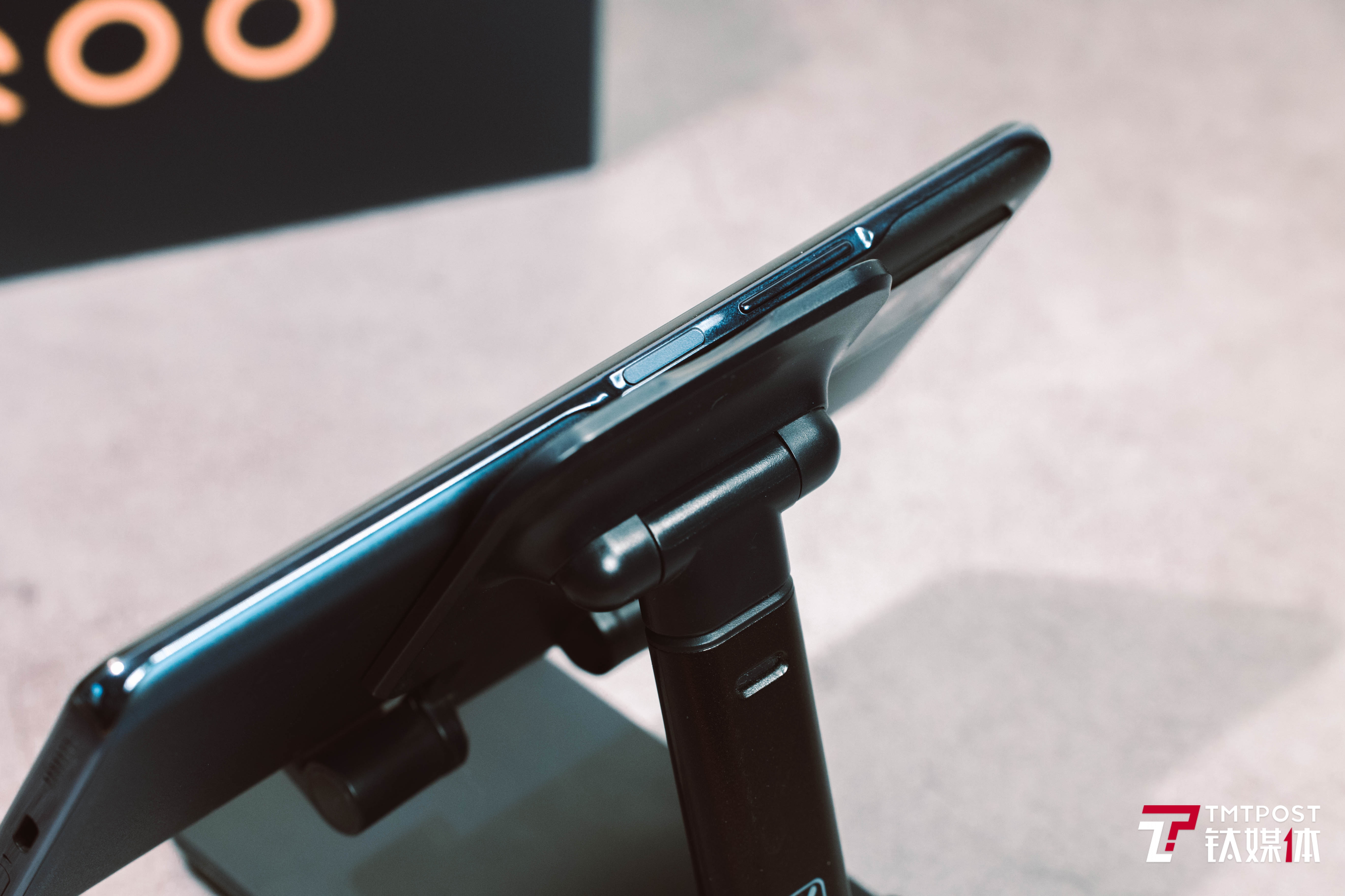 iQOO Z5侧面指纹模块