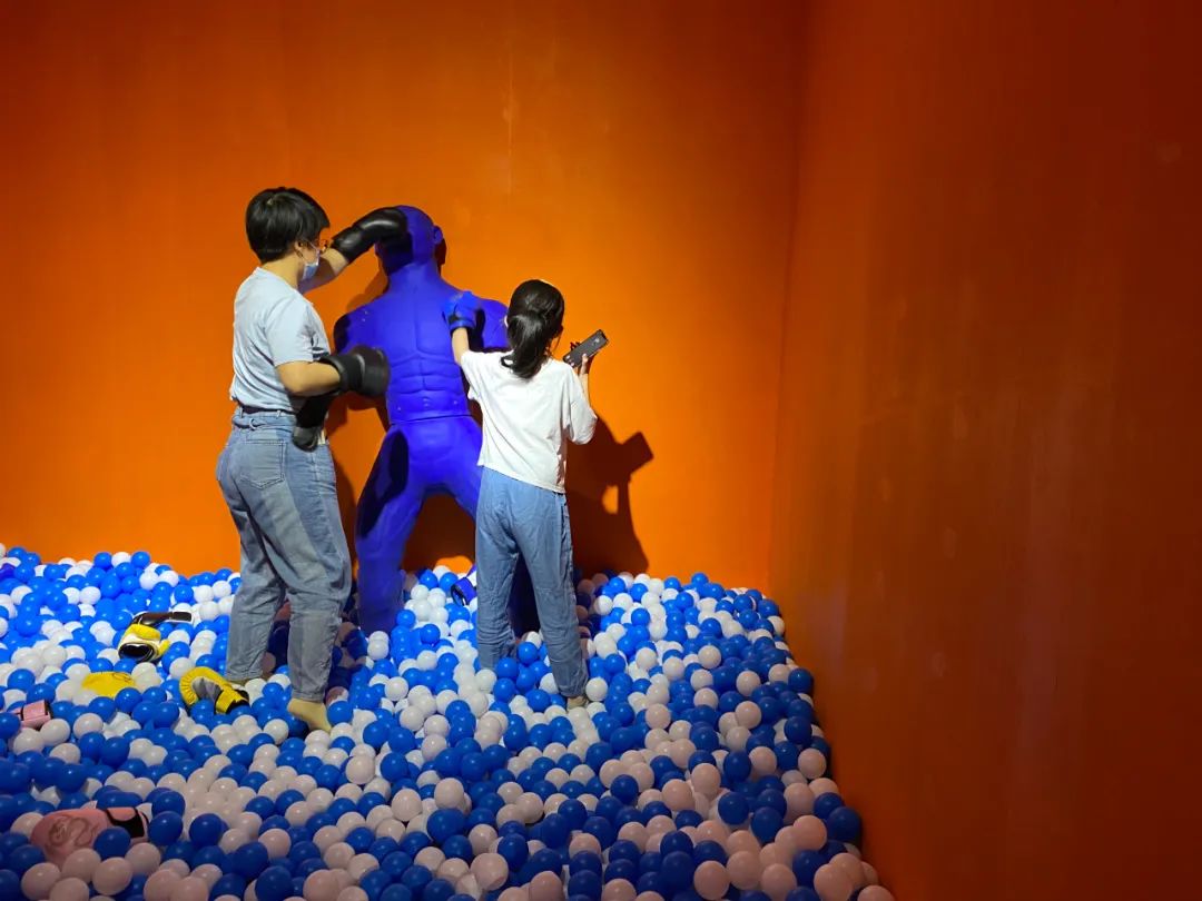 用年轻人的压力赚钱，解压馆是门好生意吗？