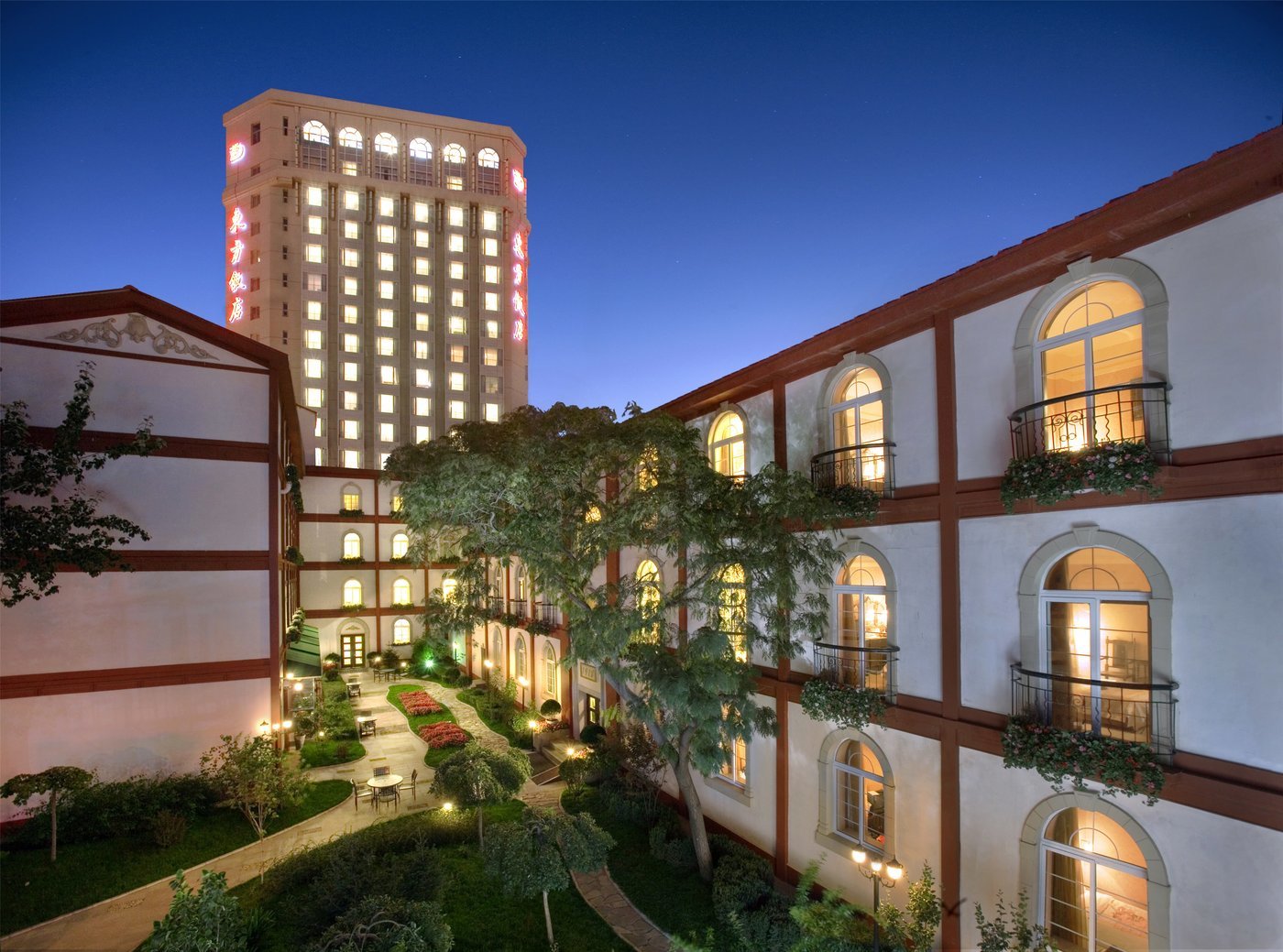 Huazhu Group Takes Over 22 Hotels of Sunac China