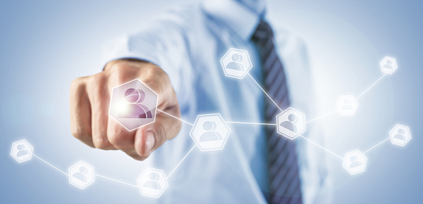 领英中国关闭互动功能后，谁更有机会成为中国职场社交“头牌”？｜钛度热评