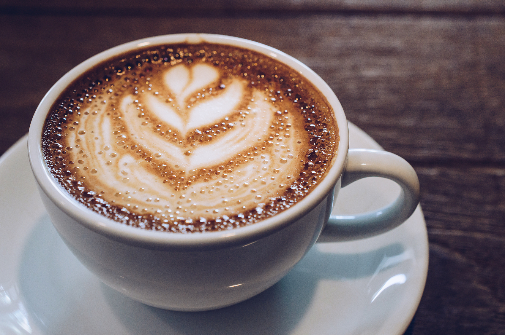 流水的咖啡新贵，铁打的星巴克？