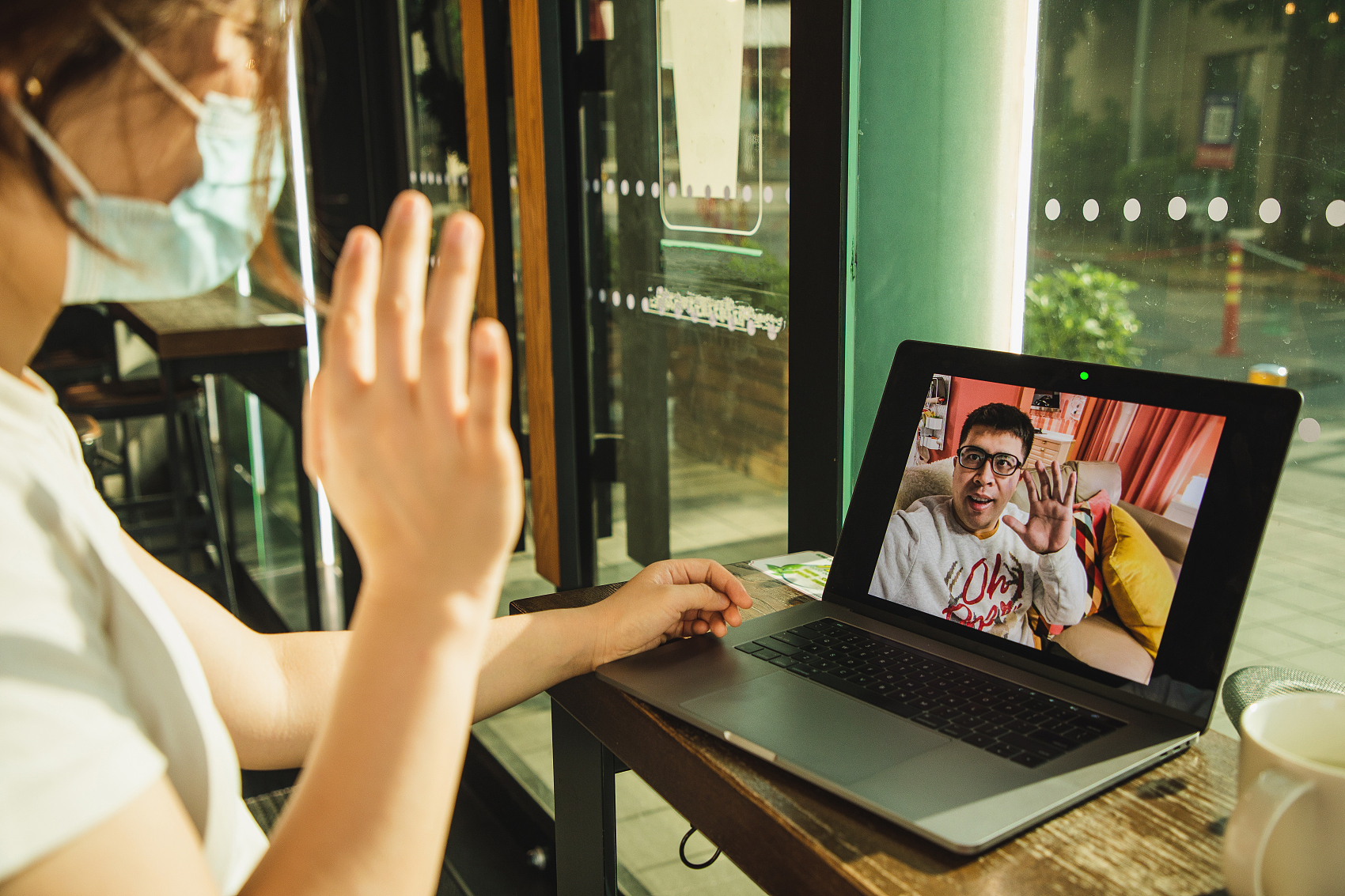 婚恋网站成求偶「屠宰场」：红娘「煮水」，婚托「杀猪」