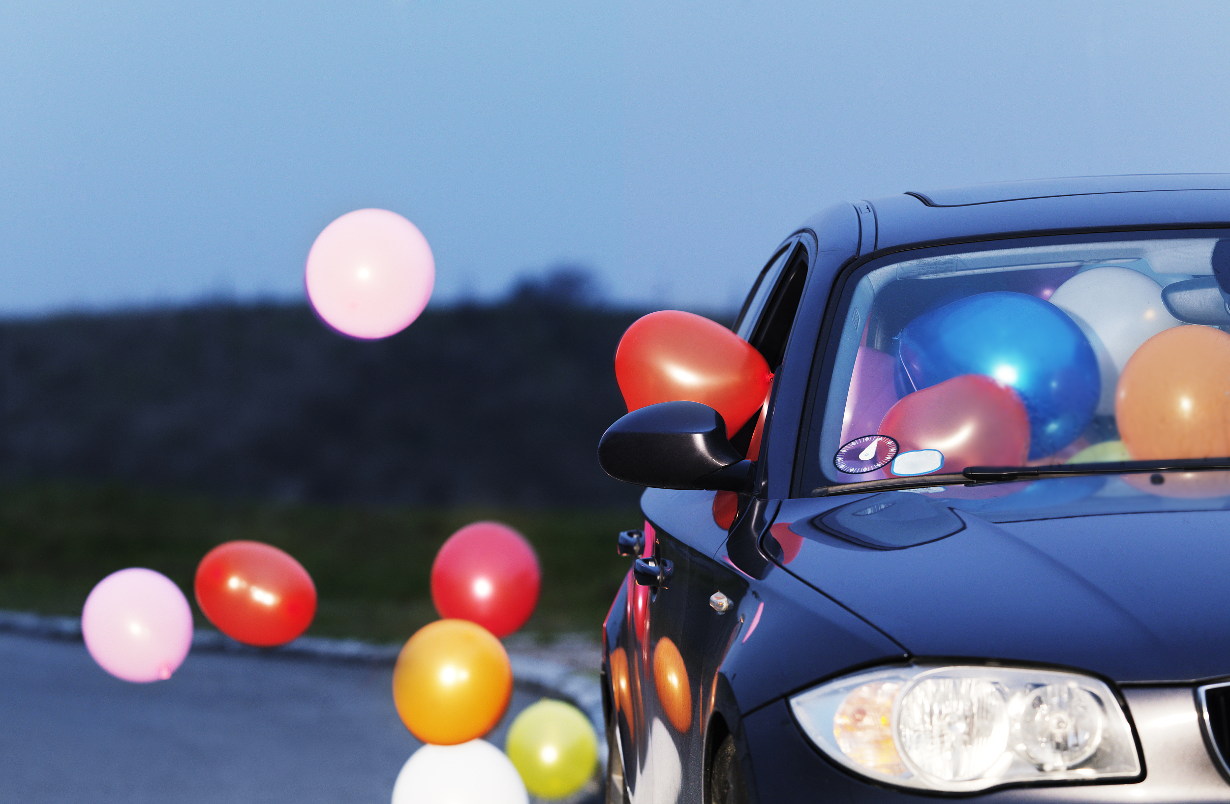 “蔚小理”学投资，剑指产业链