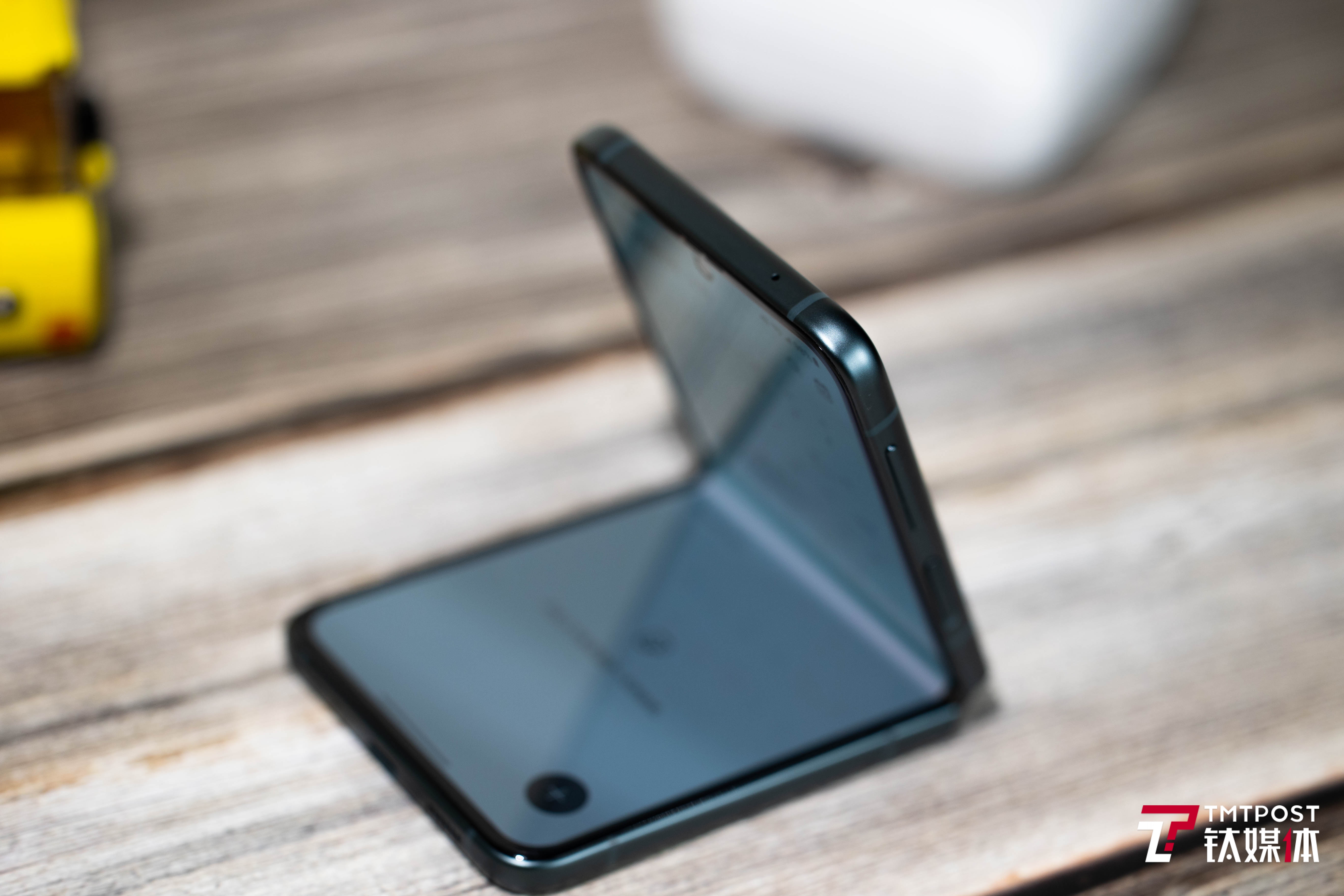 Galaxy Z Flip3屏幕-折叠状态