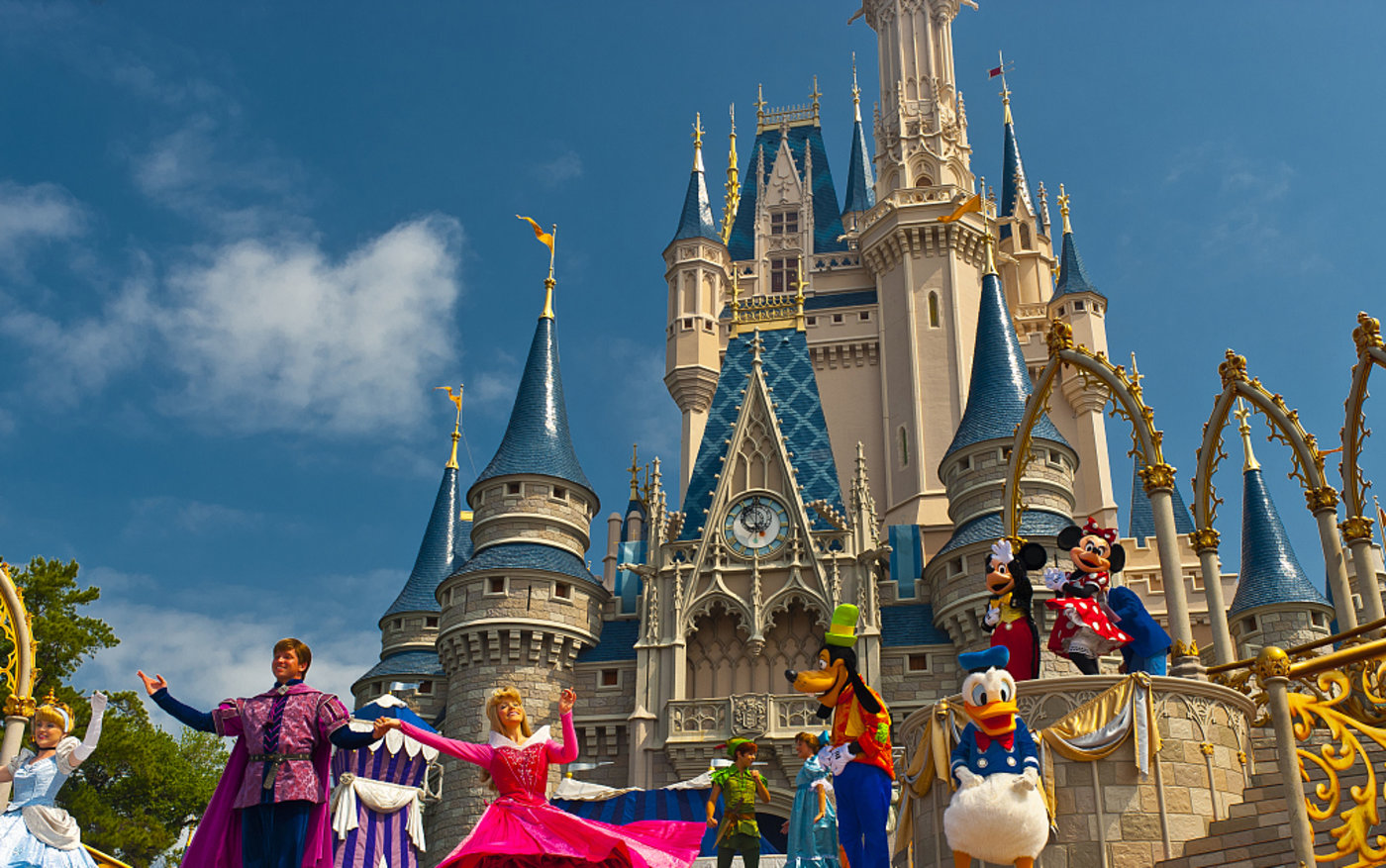 Entire Shanghai Disneyland Shuts Down as One Visitor Tested Positive for COVID-19