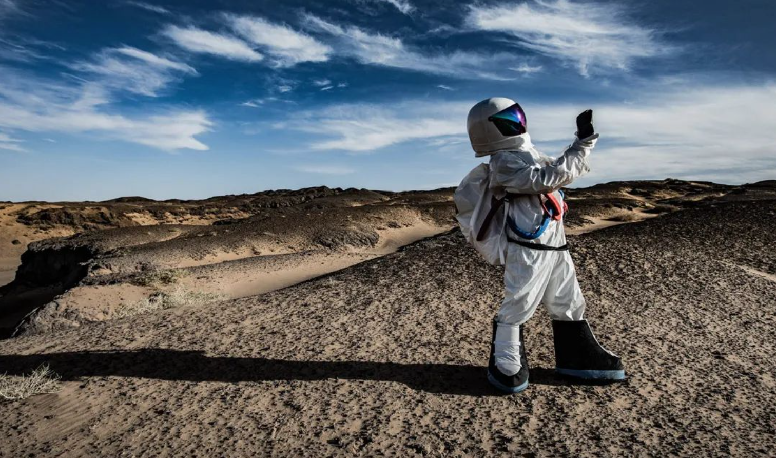 “火山口”租太空服的生意经