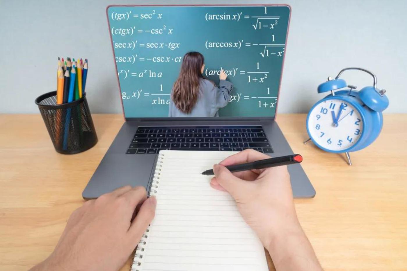 震荡、波折、委屈，但他们选择留守「在线教育」