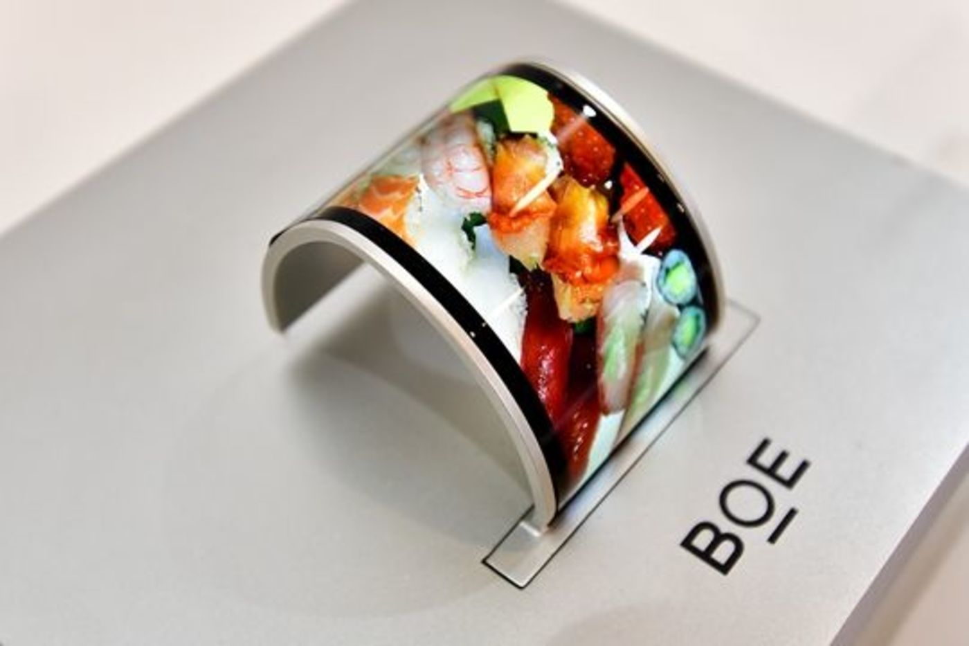 盈利大增的京东方，股价为何持续低迷？