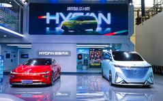 合创汽车首发两款纯电概念车型,2022年将推出800KM续航版Z03 | 2021广州车展