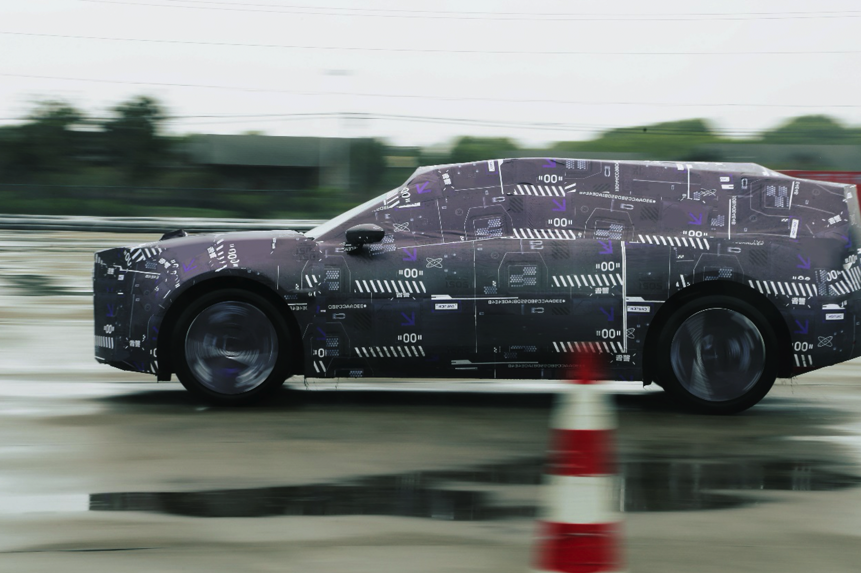 百度造车新进展：集度开启智驾动态训练，软件已实现周更