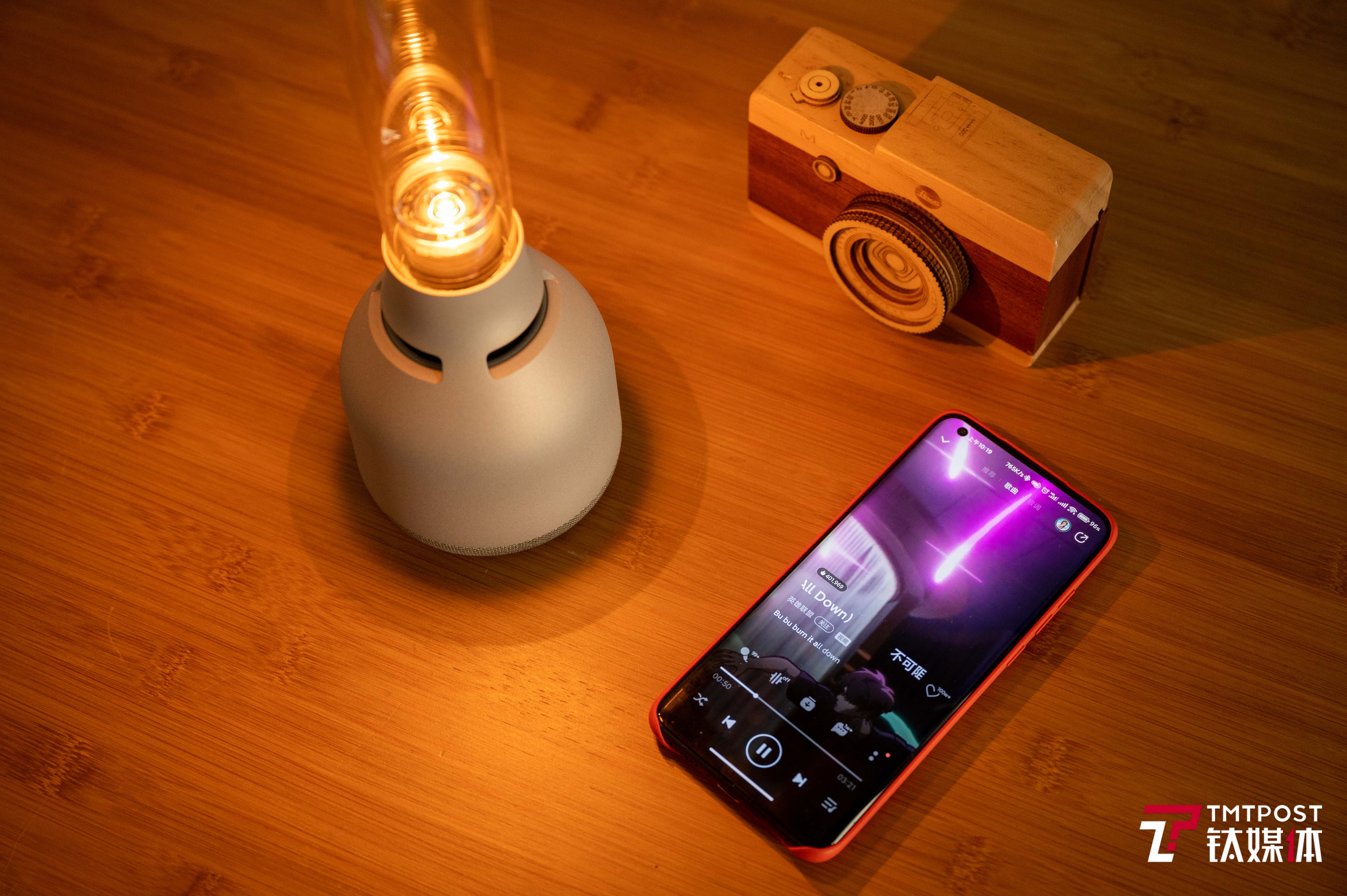 暖光氛围非常适合居家场景