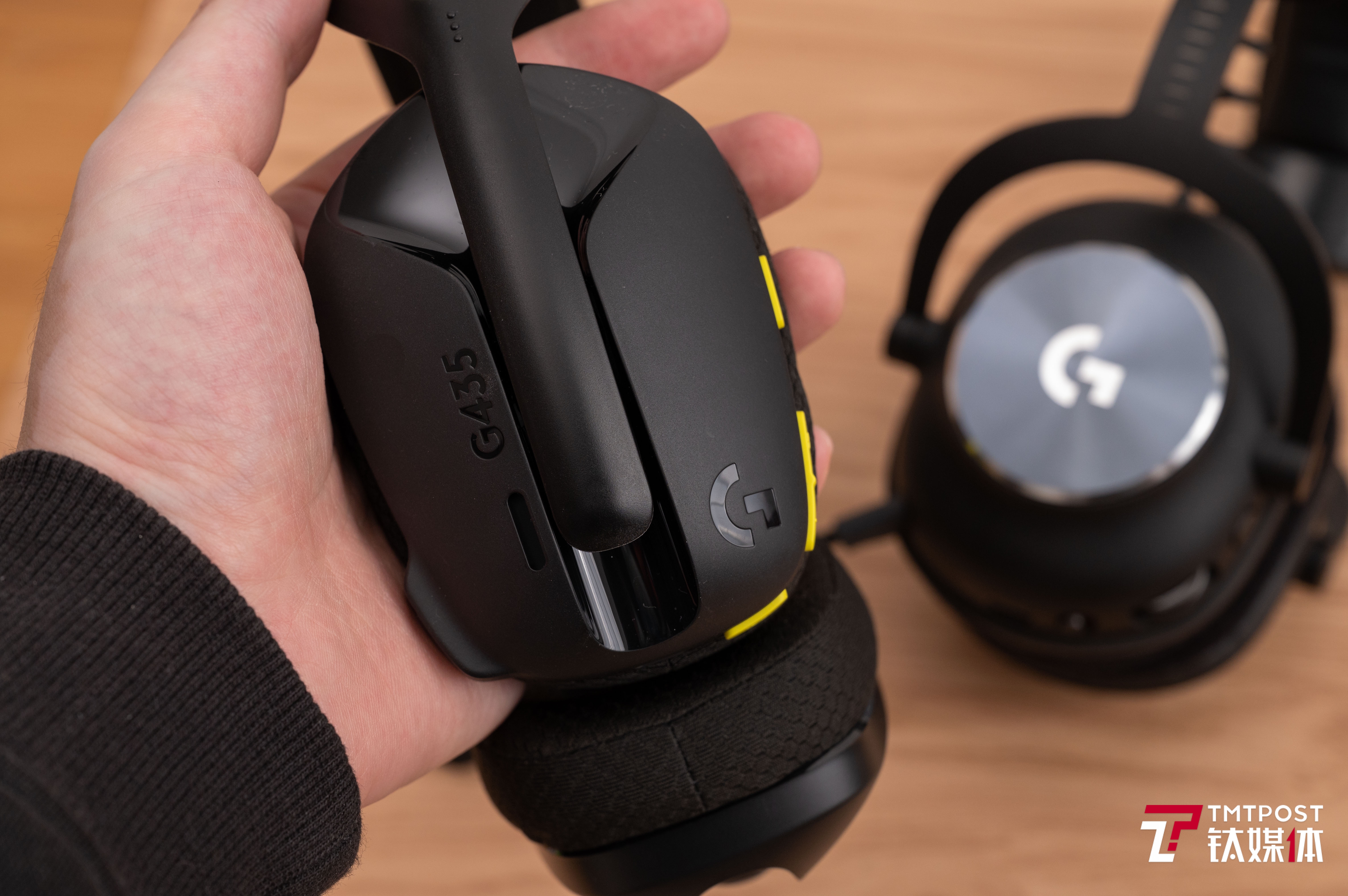 轻盈的佩戴甚至让我放下了手中的PRO X