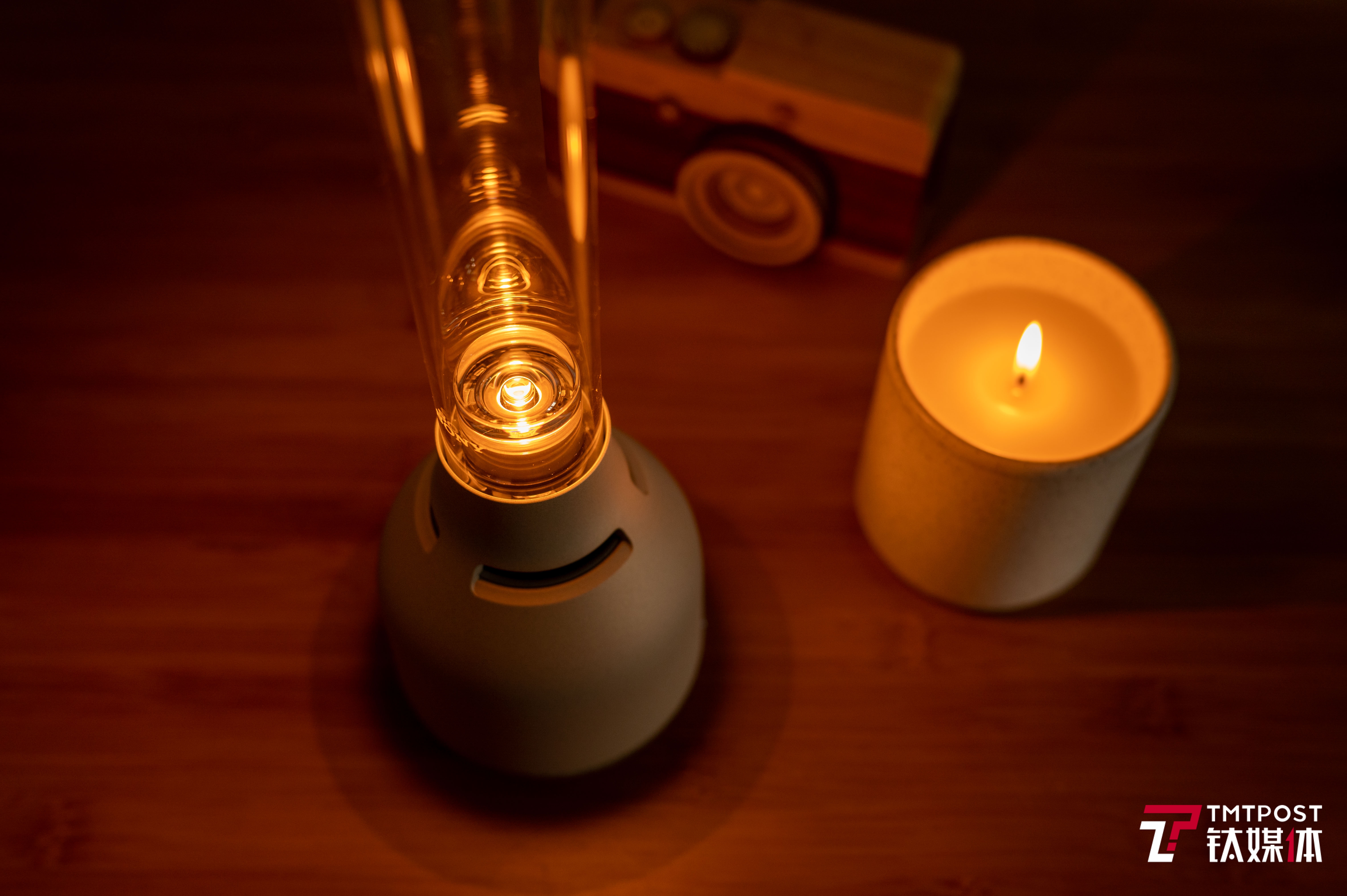 亮度与烛光也很类似